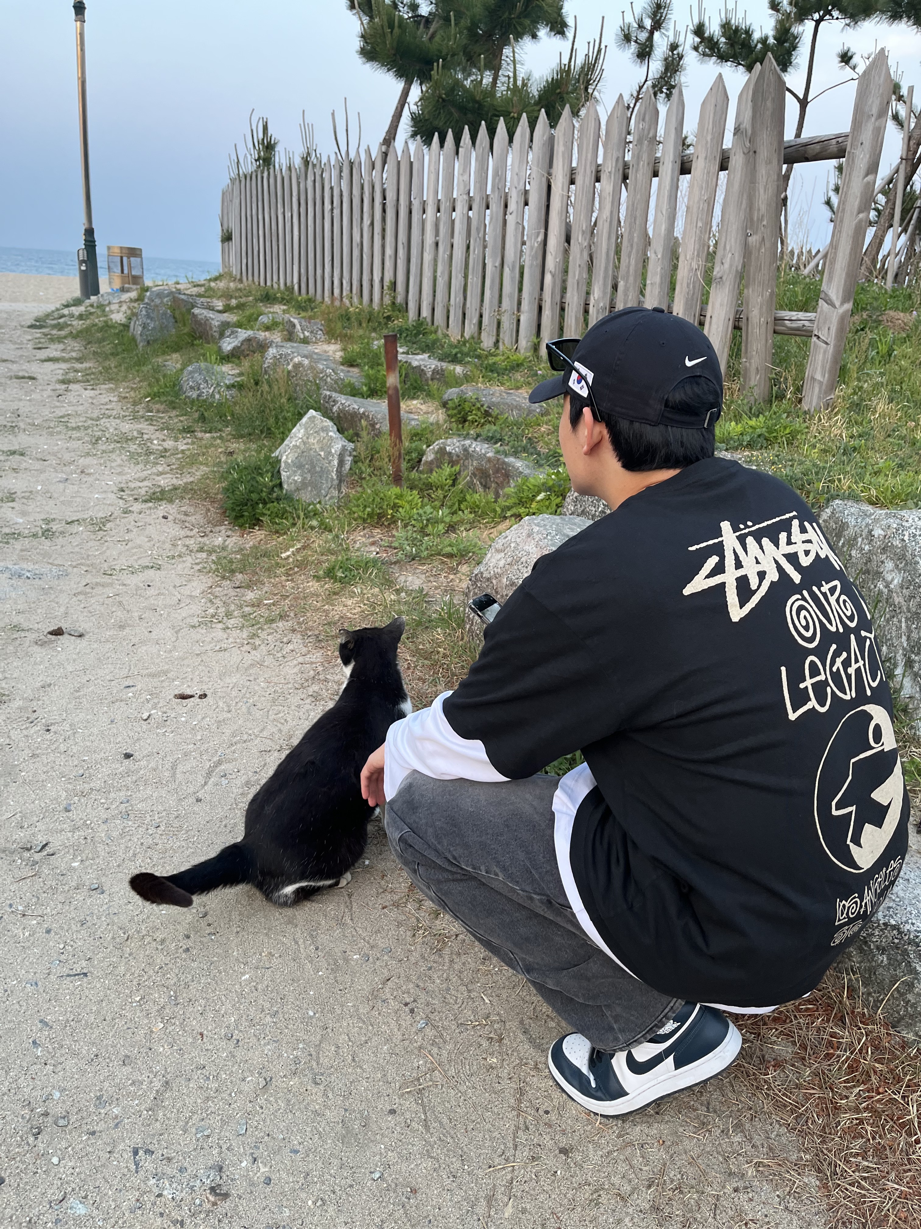 Stussy x Our Legacy Surfman Pig. Dyed T-Shirt Black - 21FW, Jordan 1 Mid Dark Teal 착용 스타일 - 1