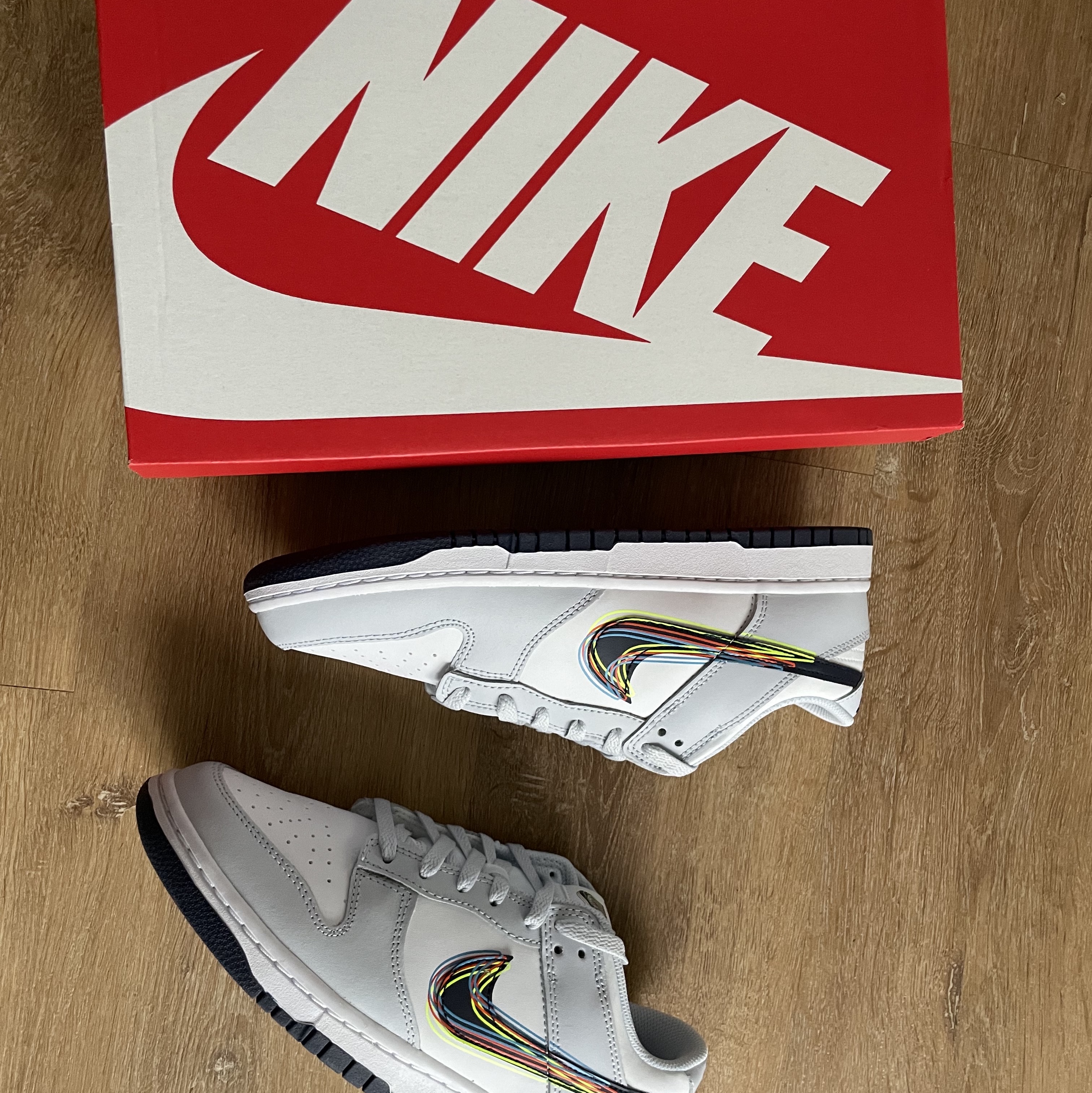 Nike Dunk Low 3D Swoosh White Grey 착용 스타일 - 2