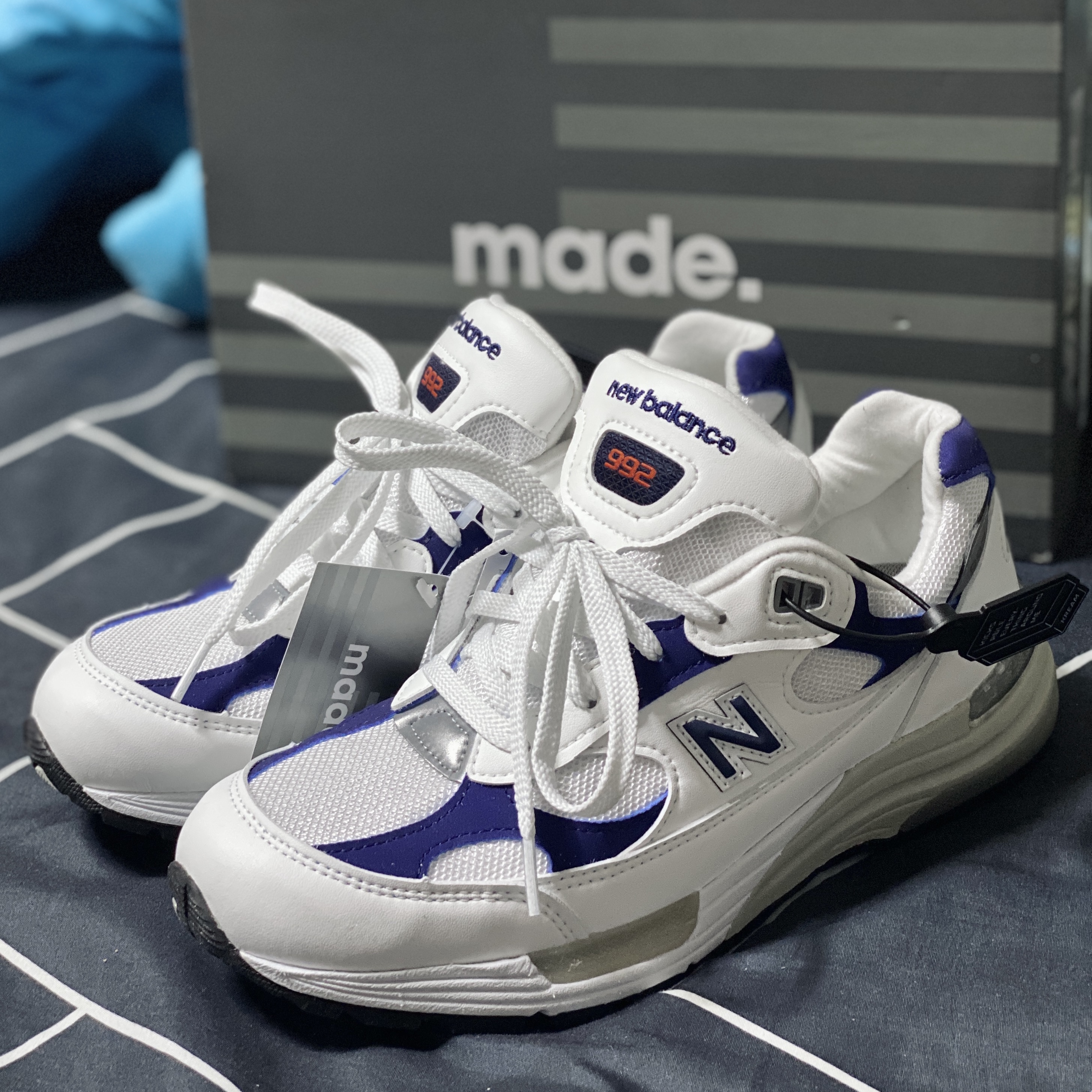 New Balance 992 Made in USA White Navy 착용 스타일
