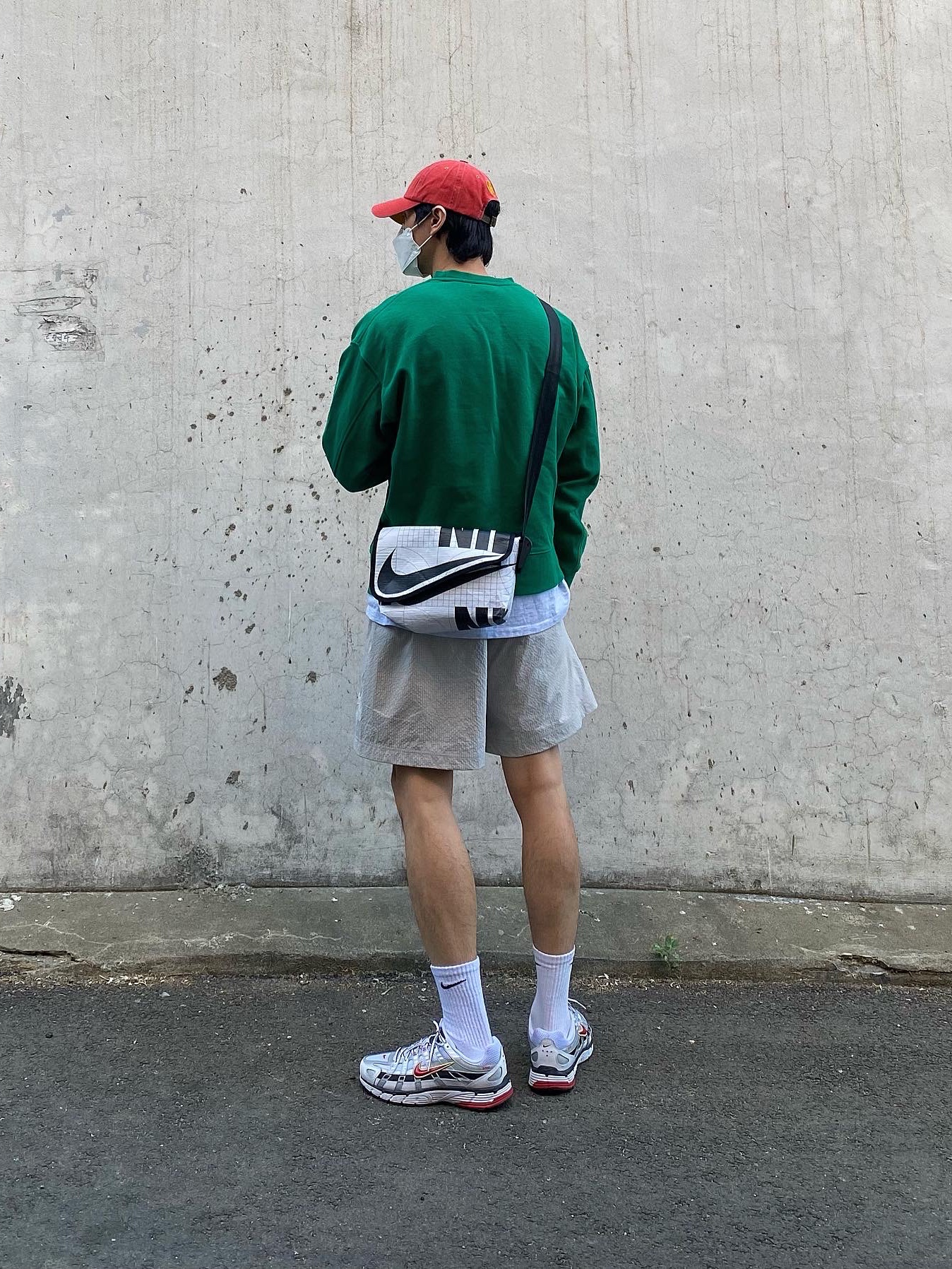 (W) Nike P-6000 Metallic Silver Red 착용 스타일 - 2