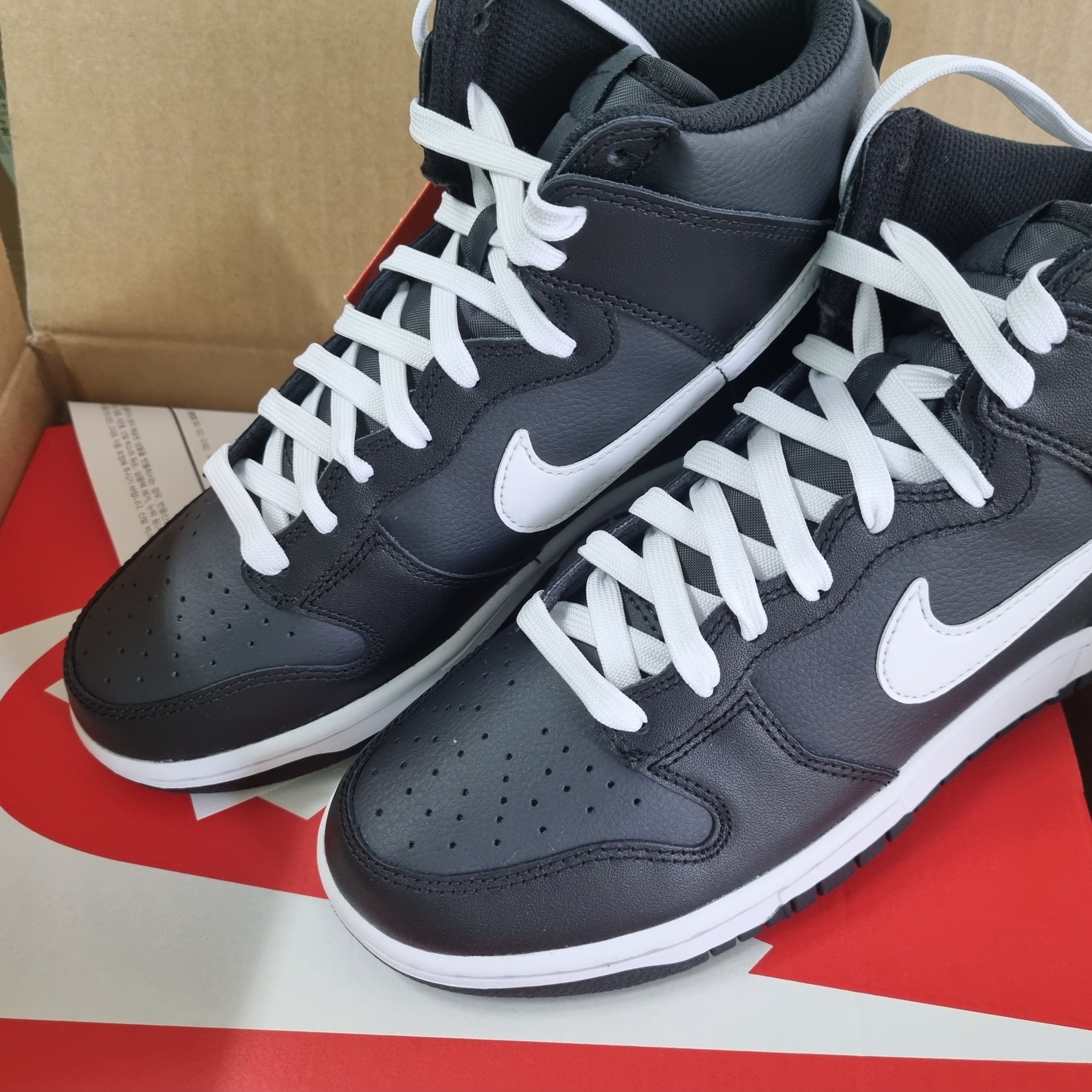 Nike Dunk High Retro Anthracite White Black 착용 스타일