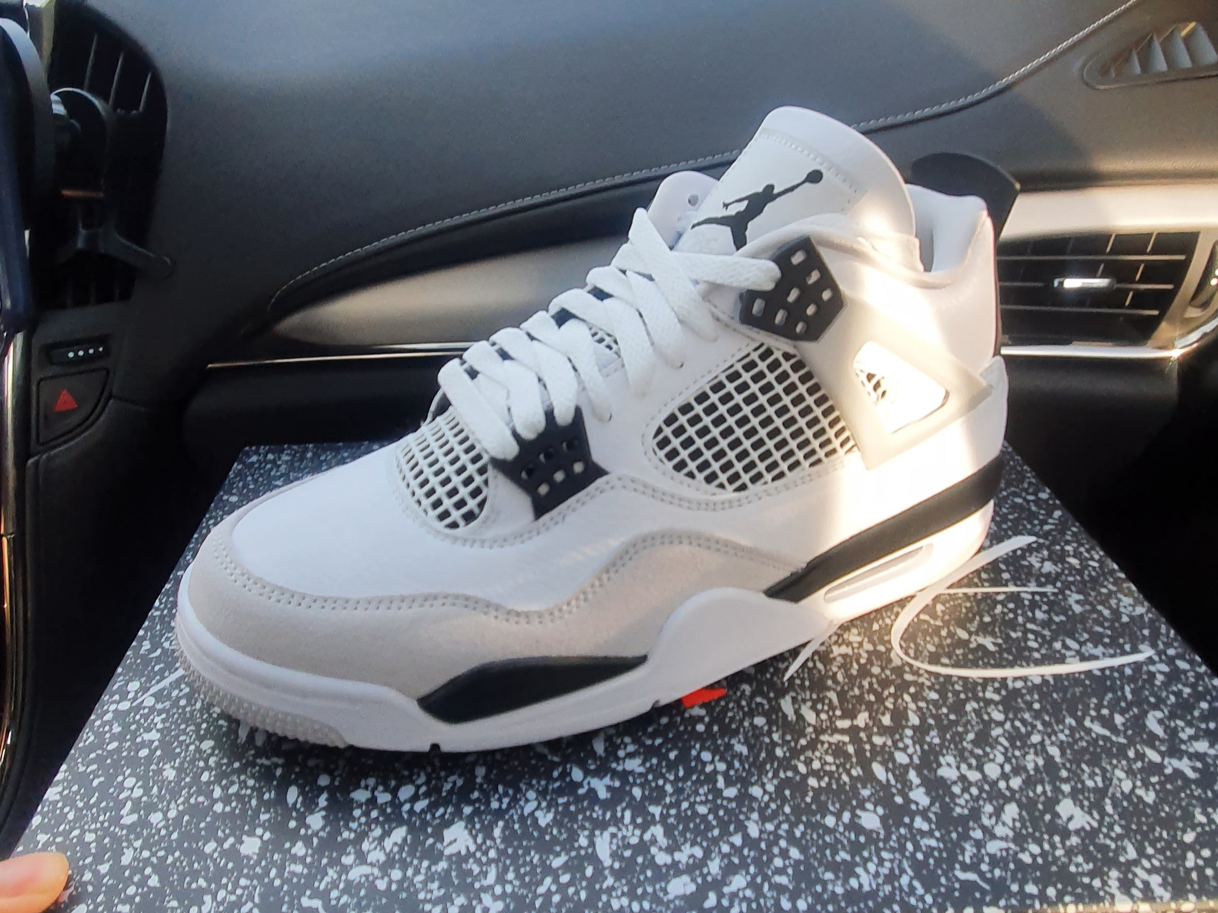 Jordan 4 Retro White and Black 착용 스타일 - 2