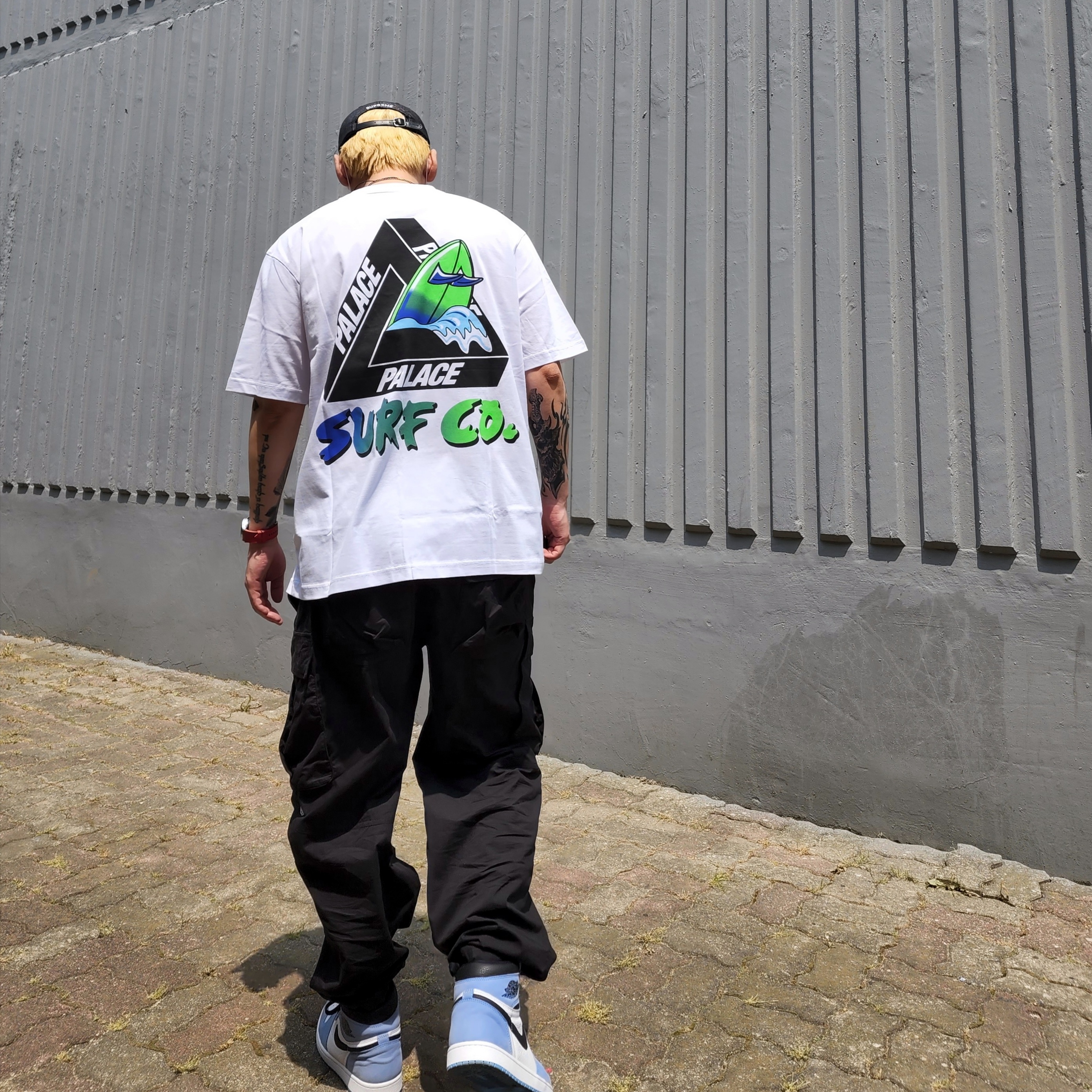 Supreme Raffia S Logo 6-Panel Black - 22SS, Palace Tri-Surf Co T-Shirt White - 22SS 착용 스타일 - 1