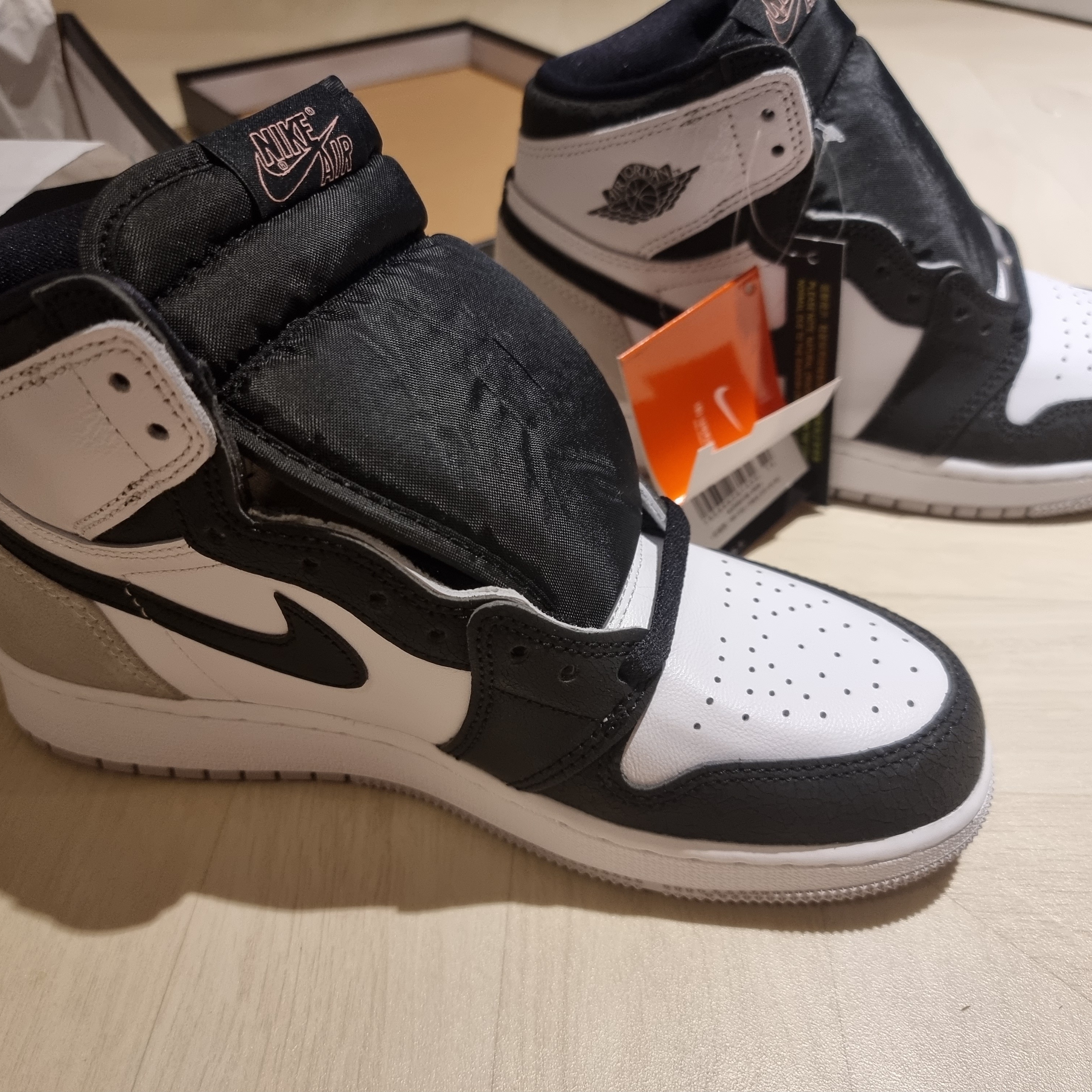 (GS) Jordan 1 Retro High OG Bleached Coral 착용 스타일 - 2