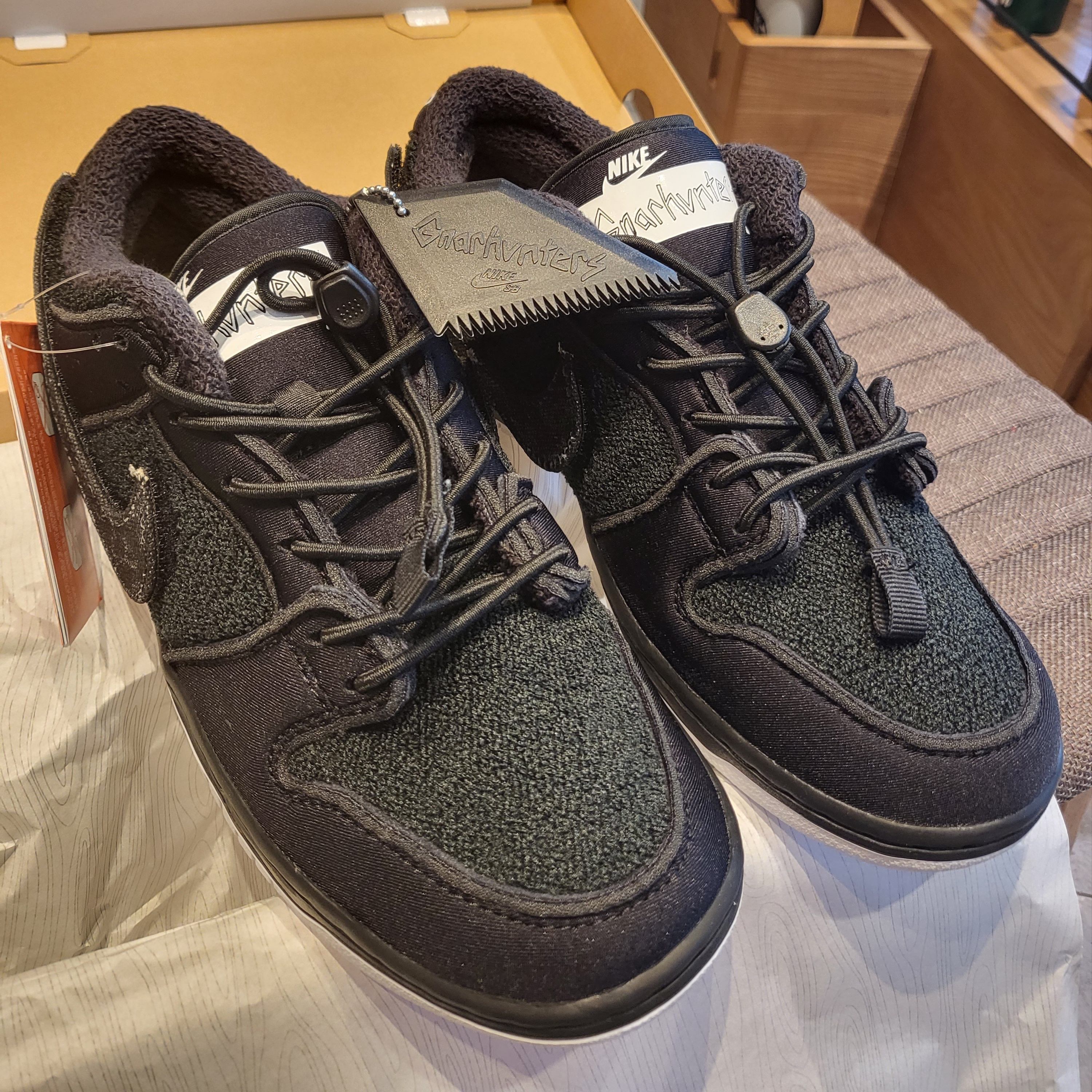 Nike x Gnarhunters SB Dunk Low Pro QS Black 착용 스타일