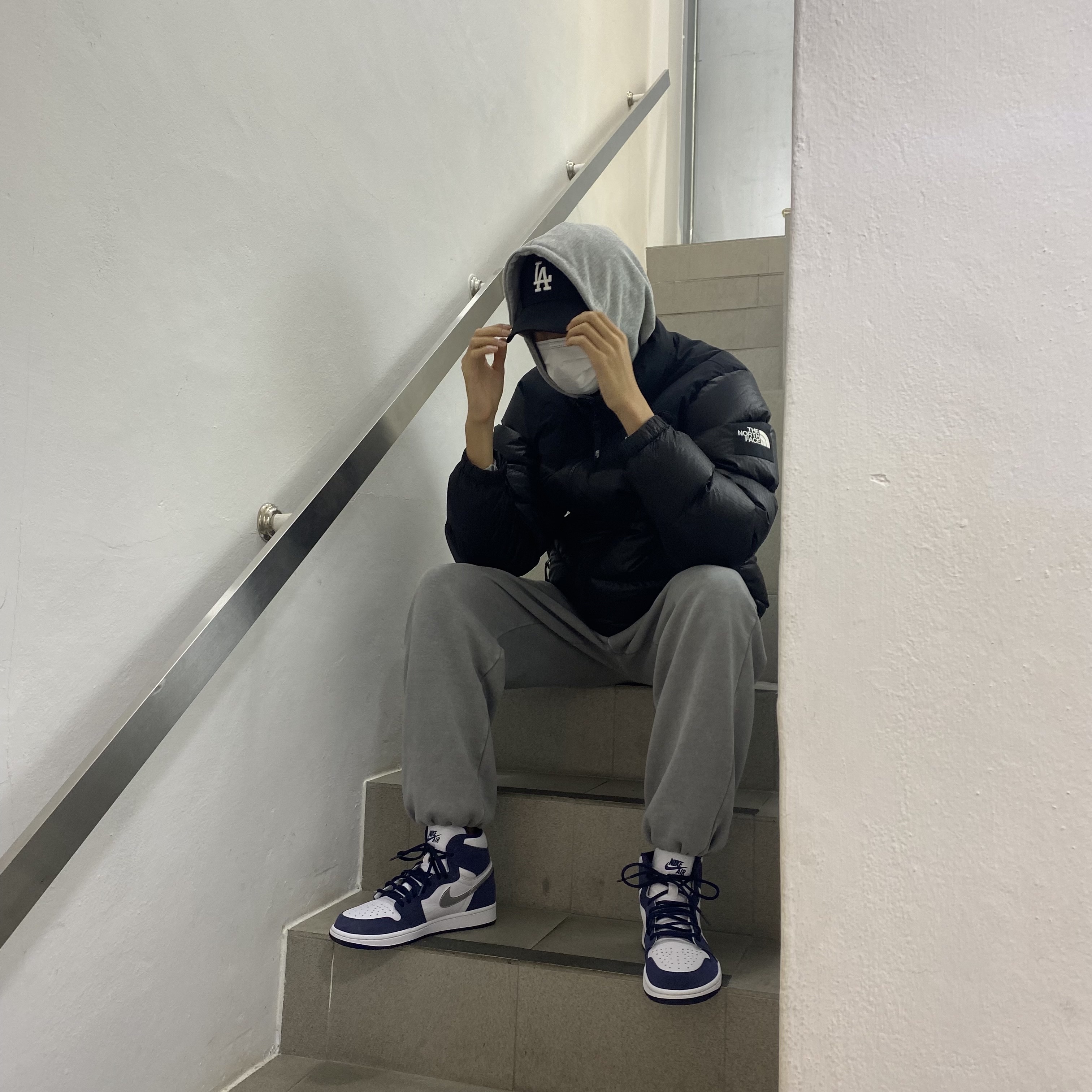 Jordan 1 Retro High OG CO.JP Midnight Navy 착용 스타일 - 3