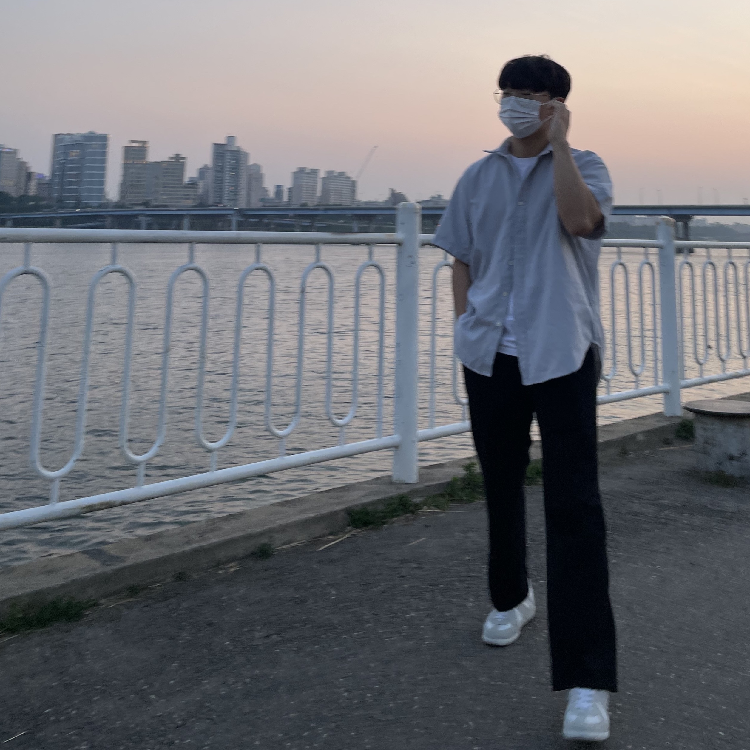 Maison Margiela Calfskin Replica Sneakers, Maison Margiela Calfskin Replica Sneakers White 착용 스타일 - 3