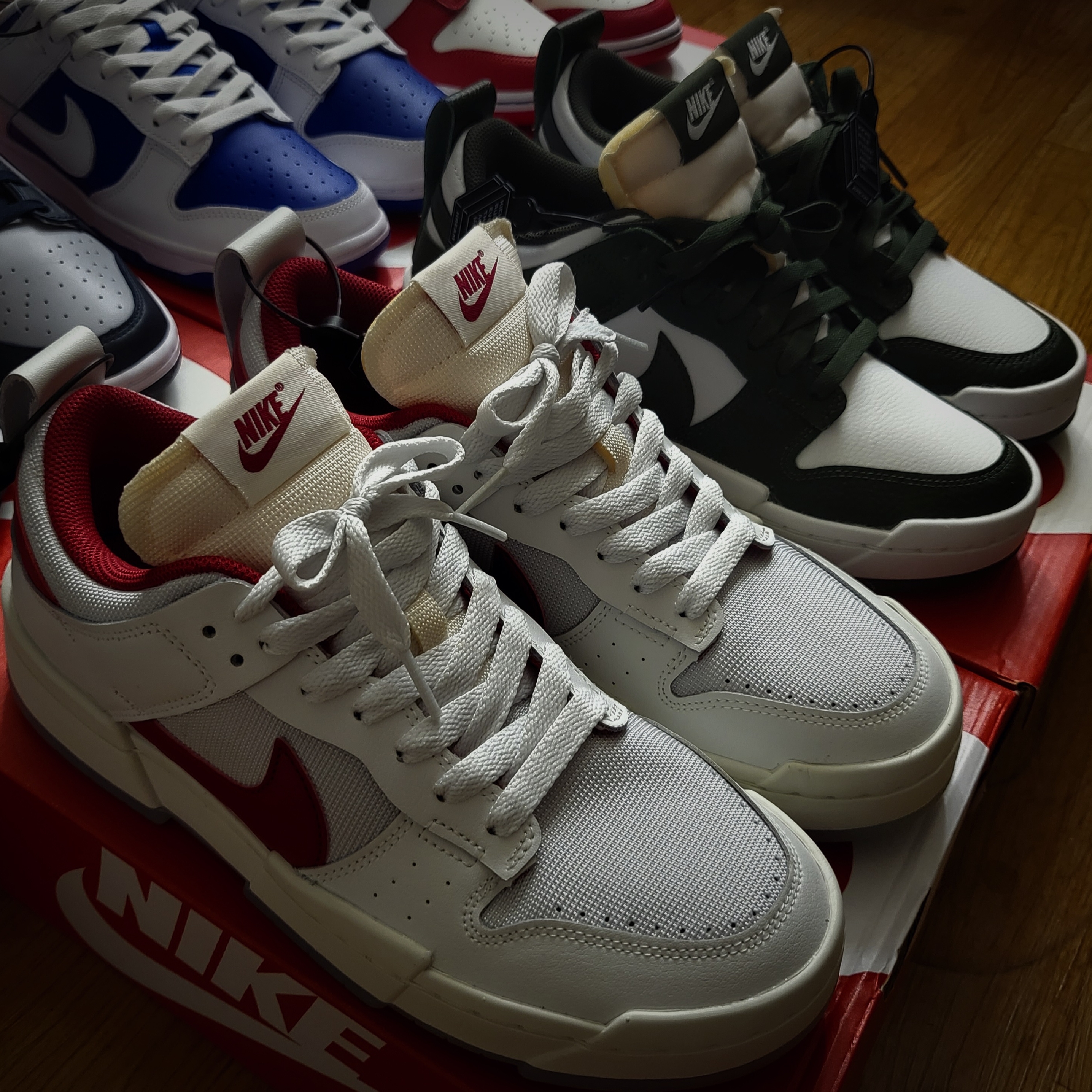 Nike Dunk Low Retro Racer Blue and White, Nike x NBA Dunk Low Retro EMB Black and Chile Red 착용 스타일 - 4