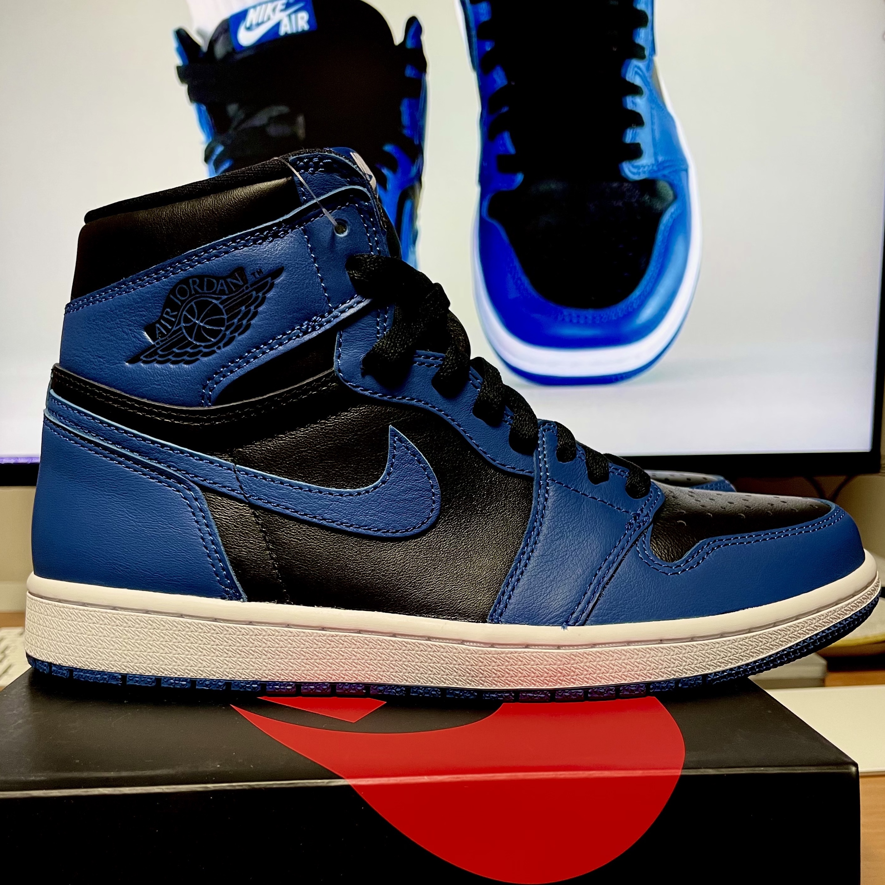 Jordan 1 Retro High OG Dark Marina Blue 착용 스타일 - 1