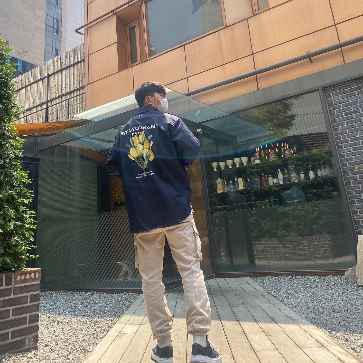 Wooyoungmi Flower Print Long Sleeve Back Logo T-Shirt Black - 22SS, Maison Mihara Yasuhiro Peterson OG Sole Canvas Low Sneakers Black 착용 스타일 - 1