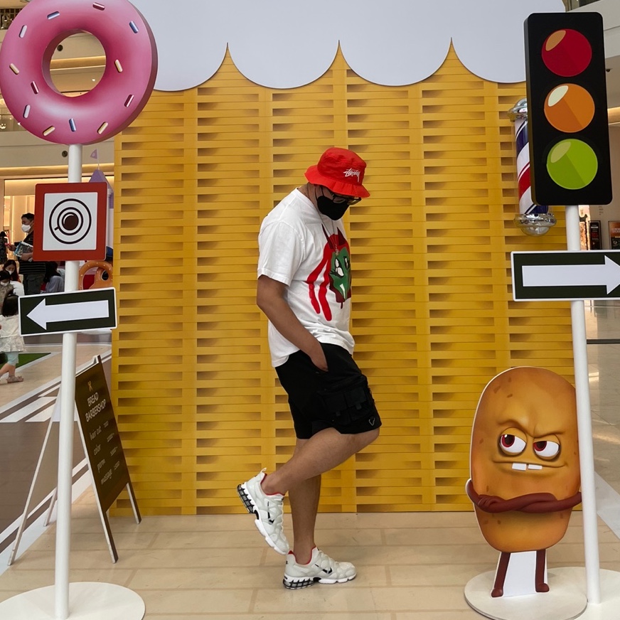 Nike x Stussy Air Zoom Spiridon Kukini White, Nike x Stussy Bucket Hat Habanero Red 착용 스타일 - 1