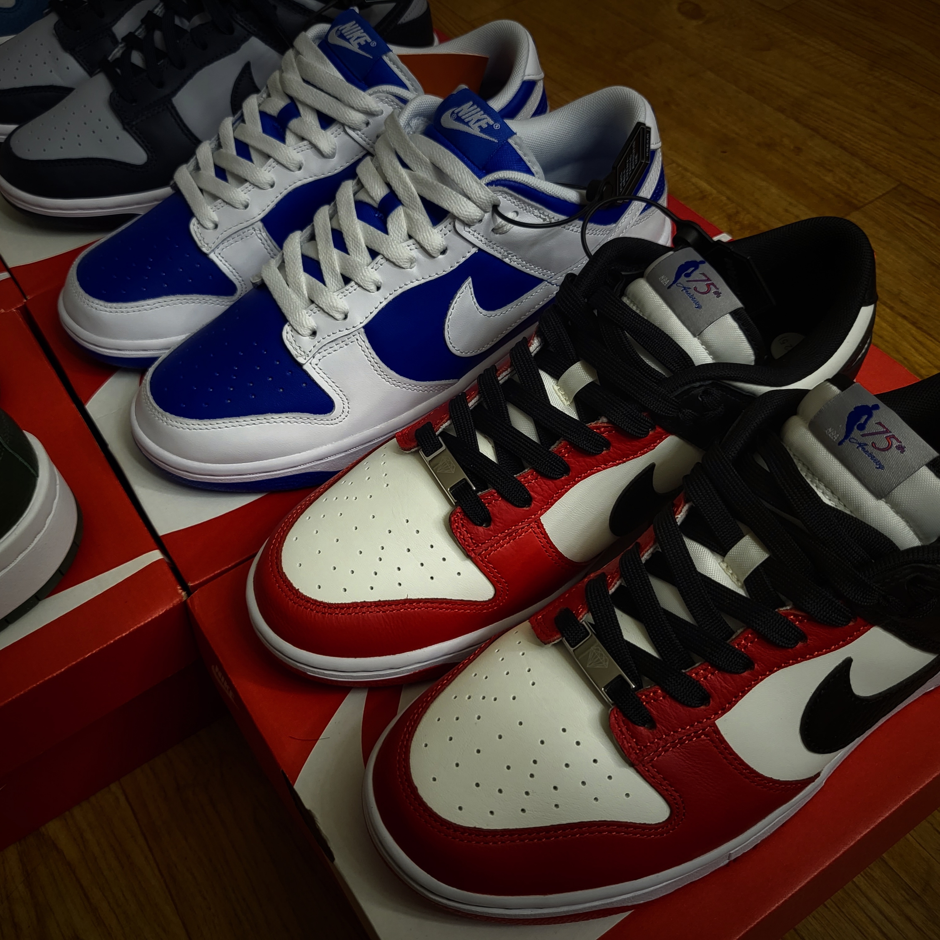 Nike Dunk Low Retro Racer Blue and White, Nike x NBA Dunk Low Retro EMB Black and Chile Red 착용 스타일 - 2