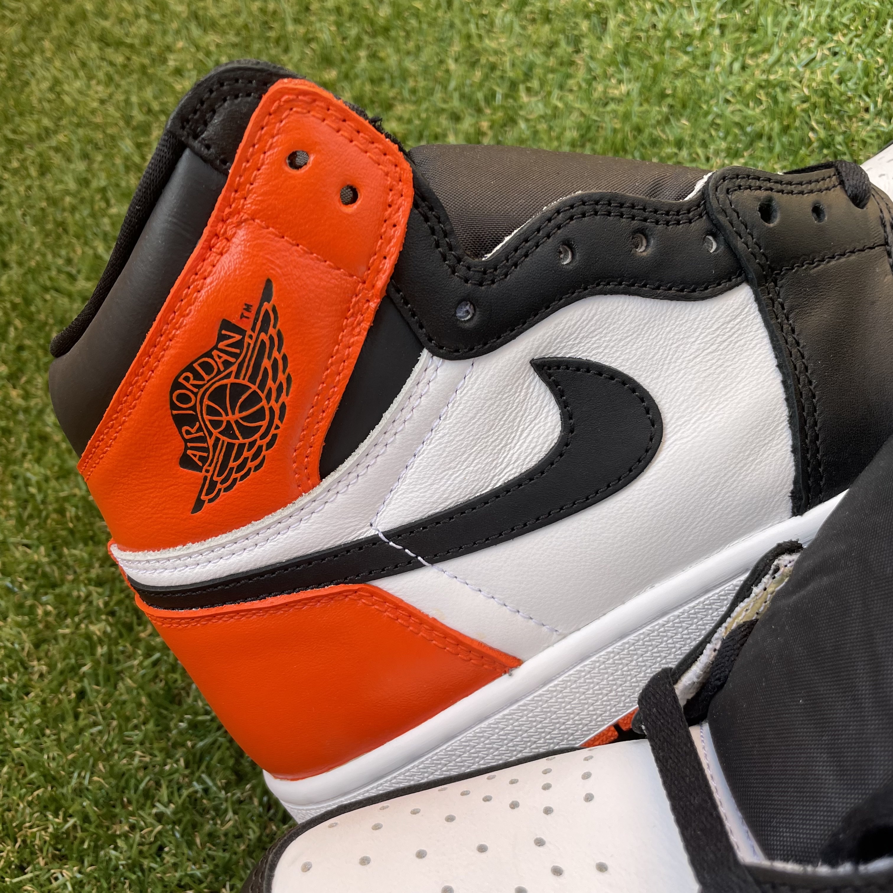 Jordan 1 Retro High OG Electro Orange, (GS) Jordan 1 Retro High OG Electro Orange 착용 스타일 - 3