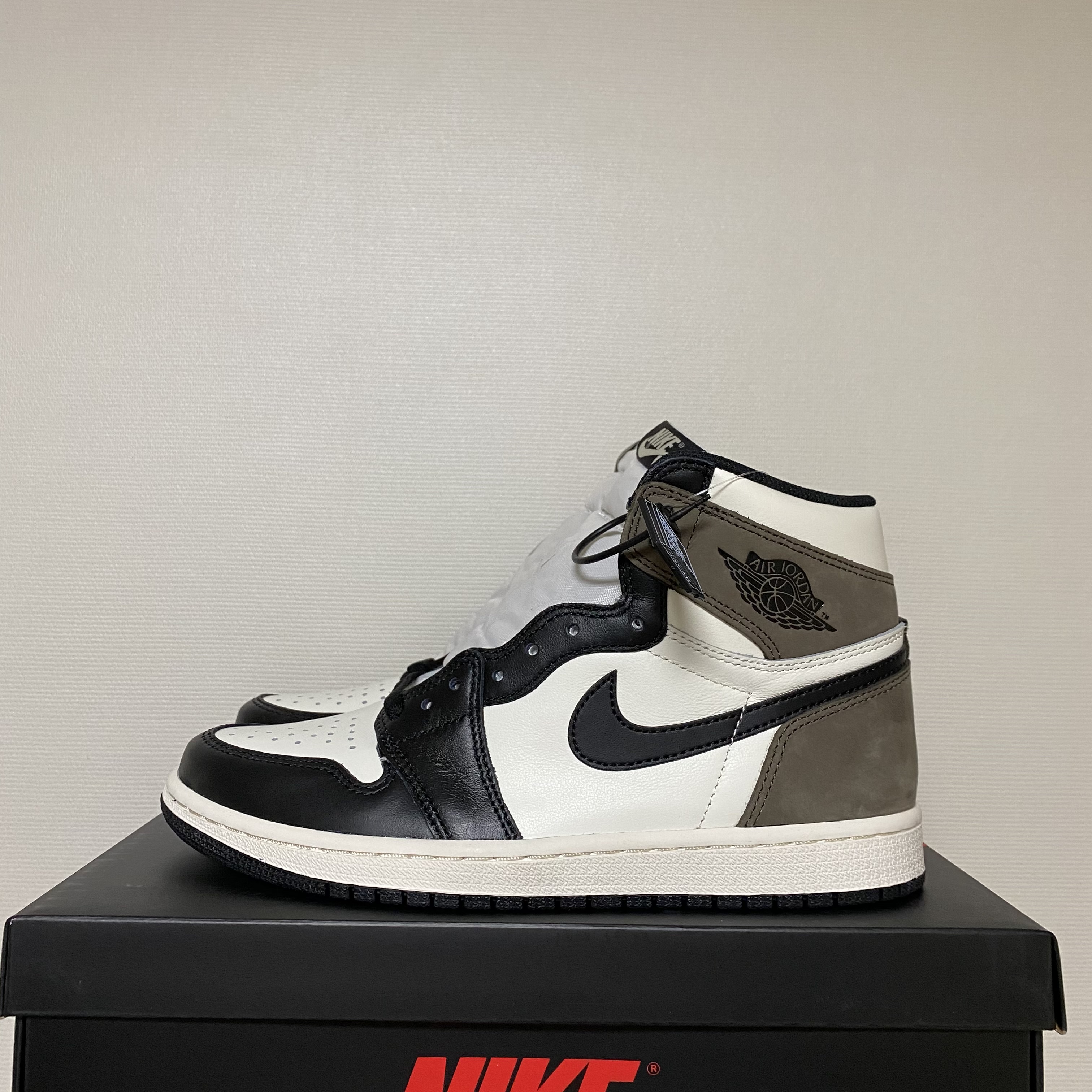 Jordan 1 Retro High OG Black Mocha 착용 스타일