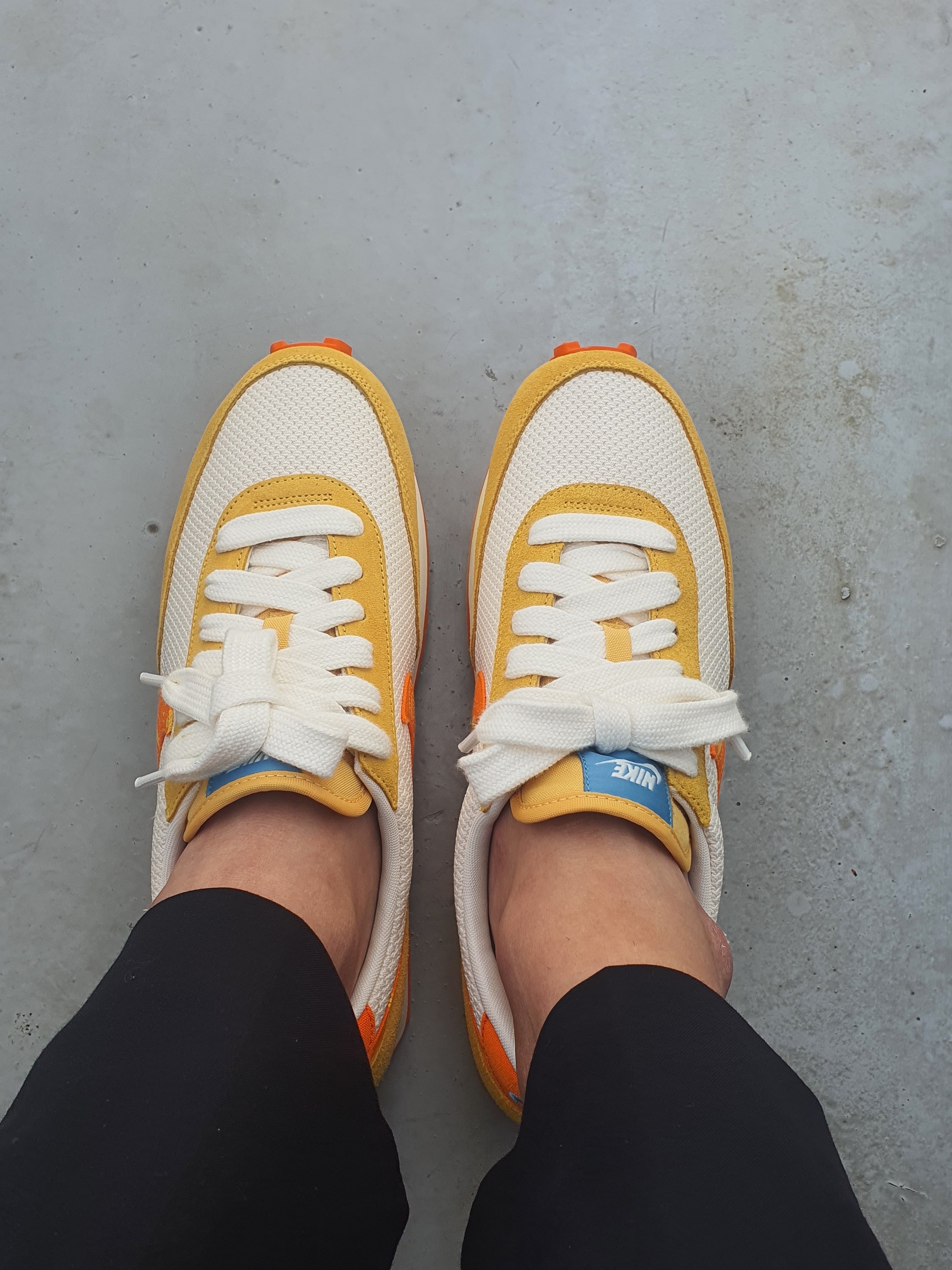 (W) Nike Daybreak Magma Orange 착용 스타일 - 2