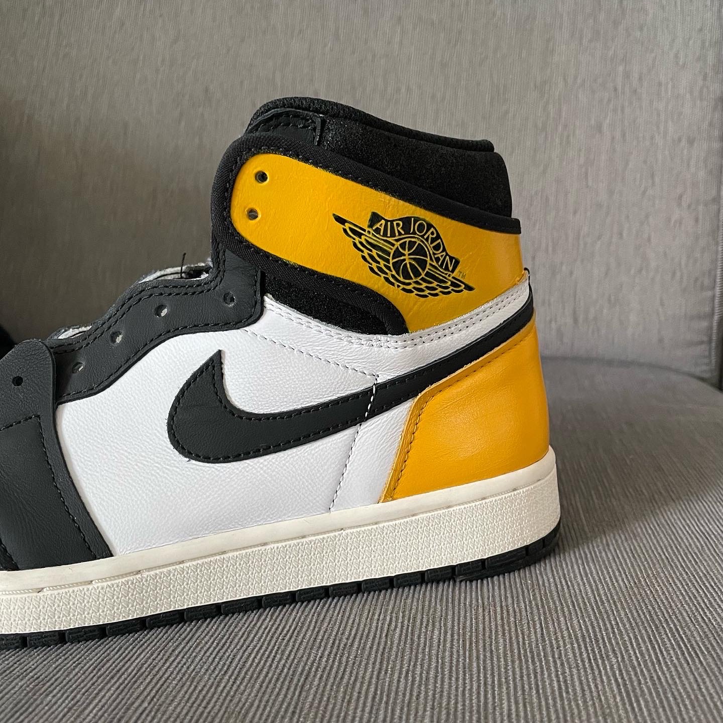 Jordan 1 Retro High OG Volt Gold 착용 스타일