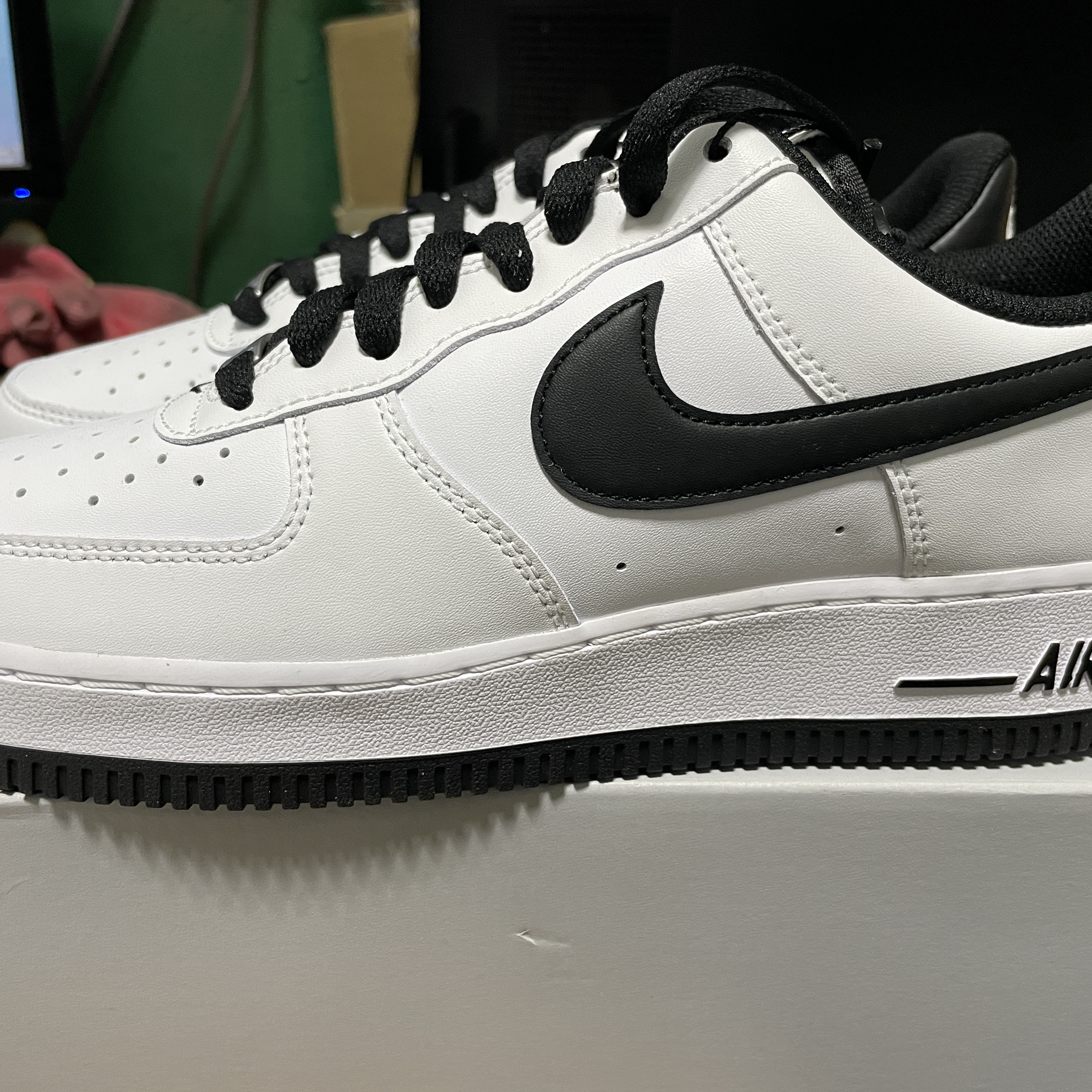 Nike Air Force 1 '07 White Black 착용 스타일 - 3