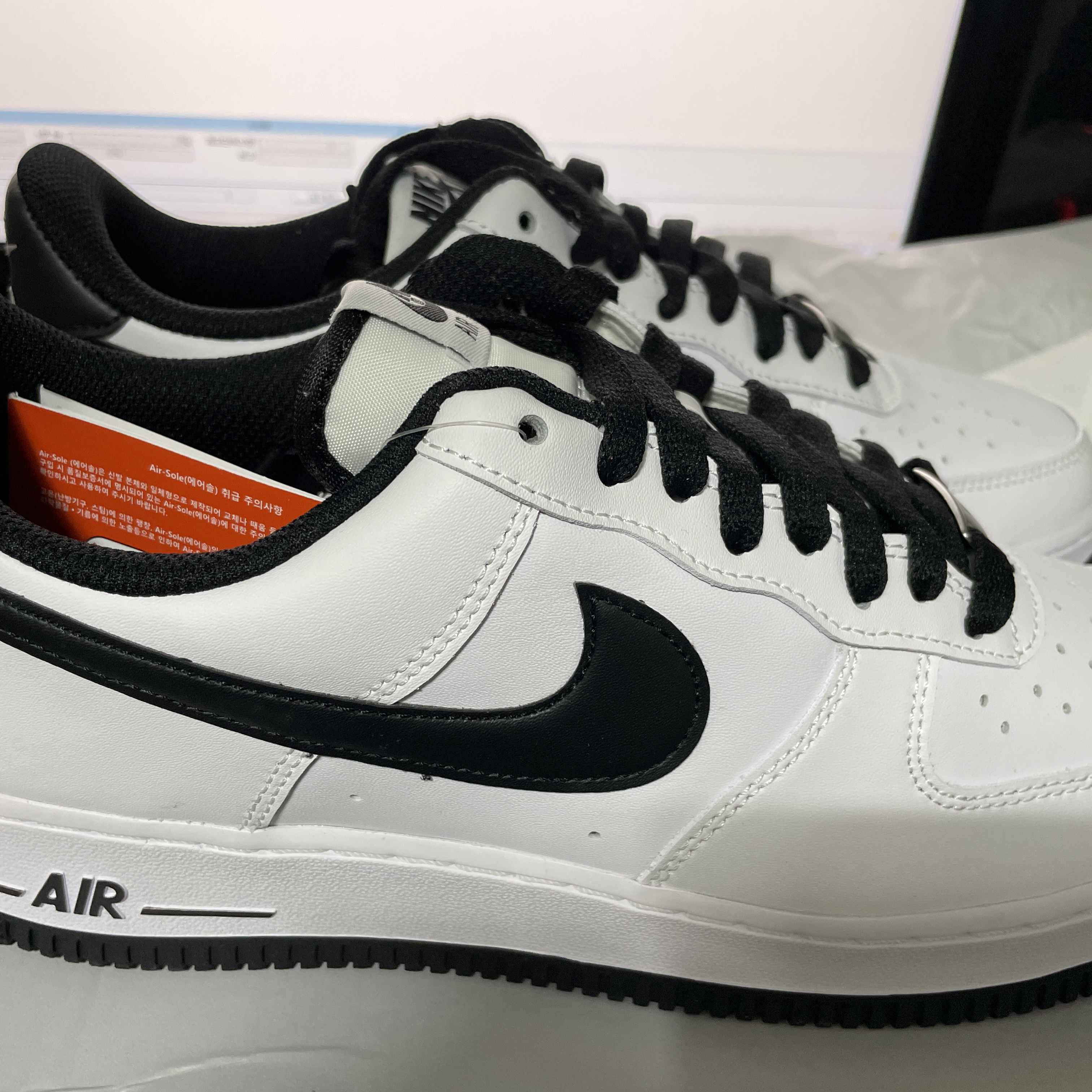 Nike Air Force 1 '07 White Black 착용 스타일 - 2