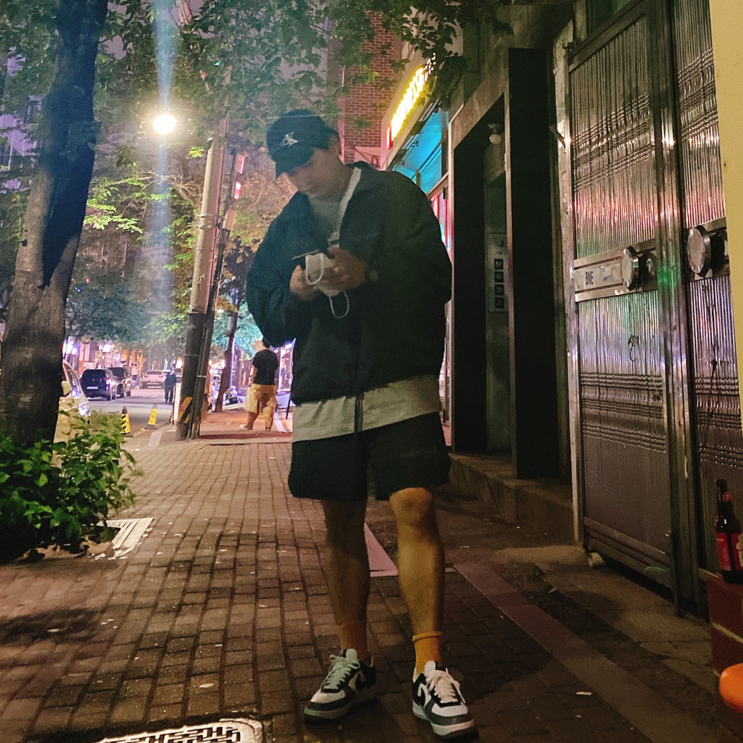 Essentials Half-Zip Track Jacket Black - 21SS, Essentials Volley Shorts Black - 21SS 착용 스타일 - 2