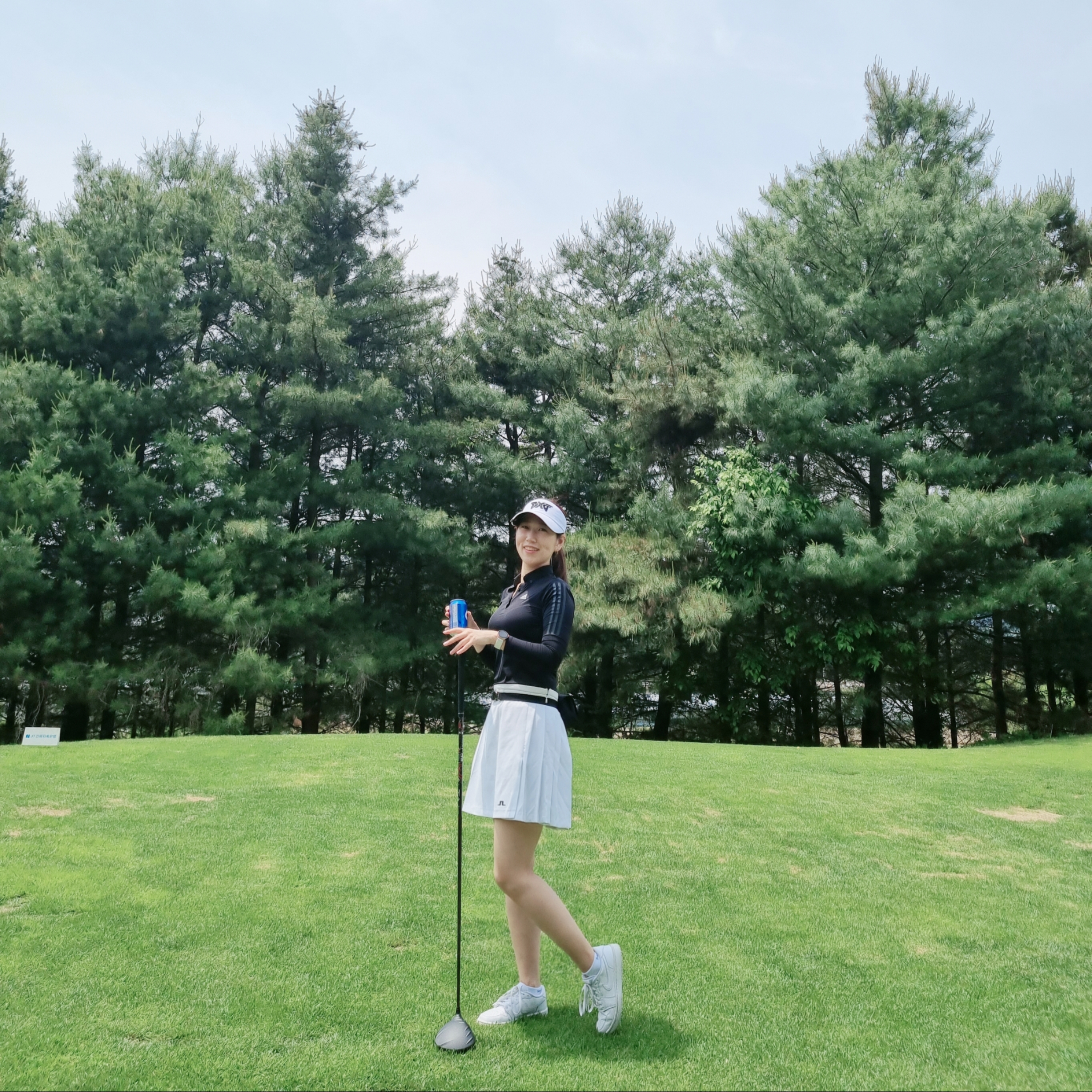 Jordan 1 Low Golf Triple White 착용 스타일 - 1