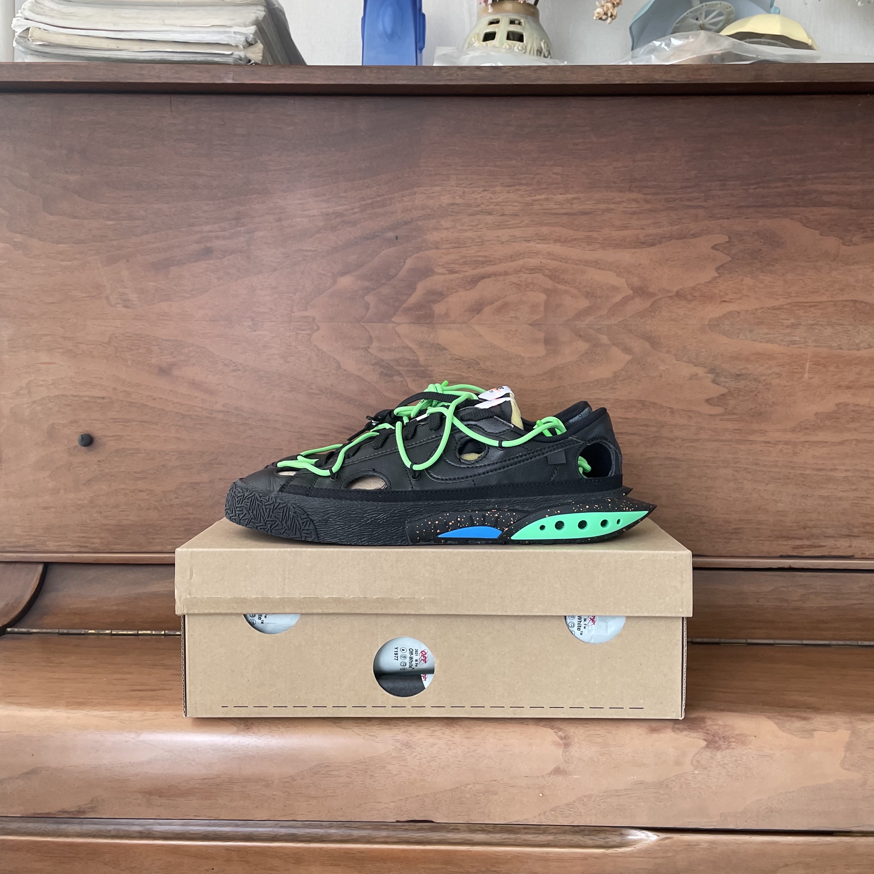 Nike x Off-White Blazer Low '77 Black and Electro Green 착용 스타일