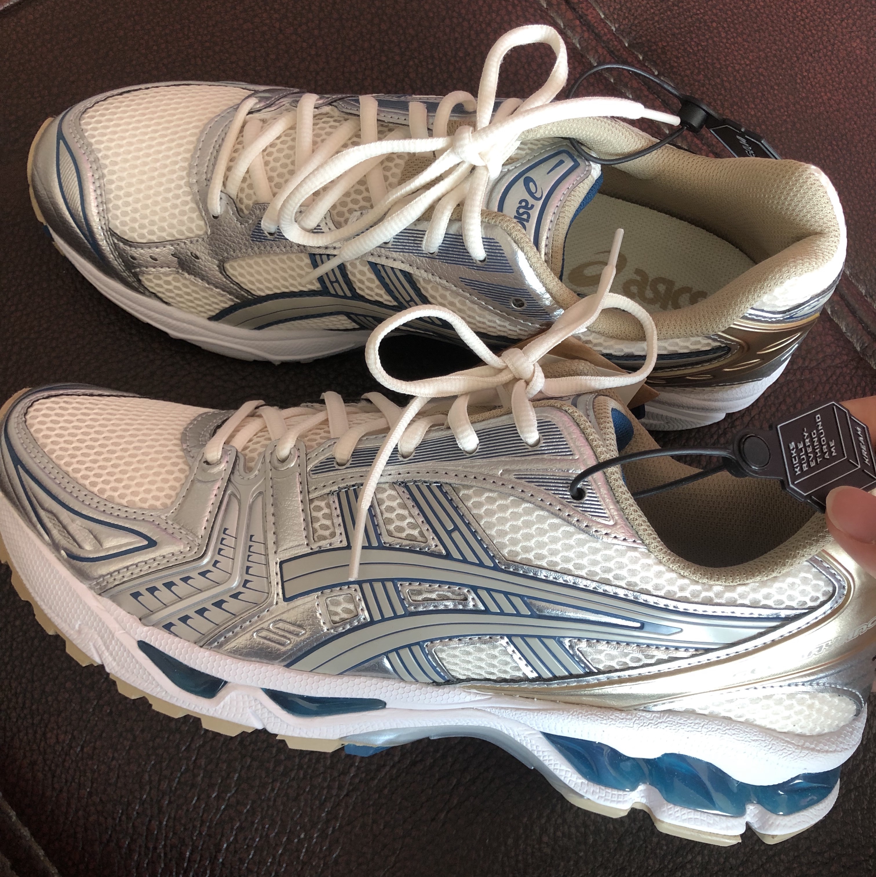 Asics Gel-Kayano 14 Cream Pure Silver 착용 스타일