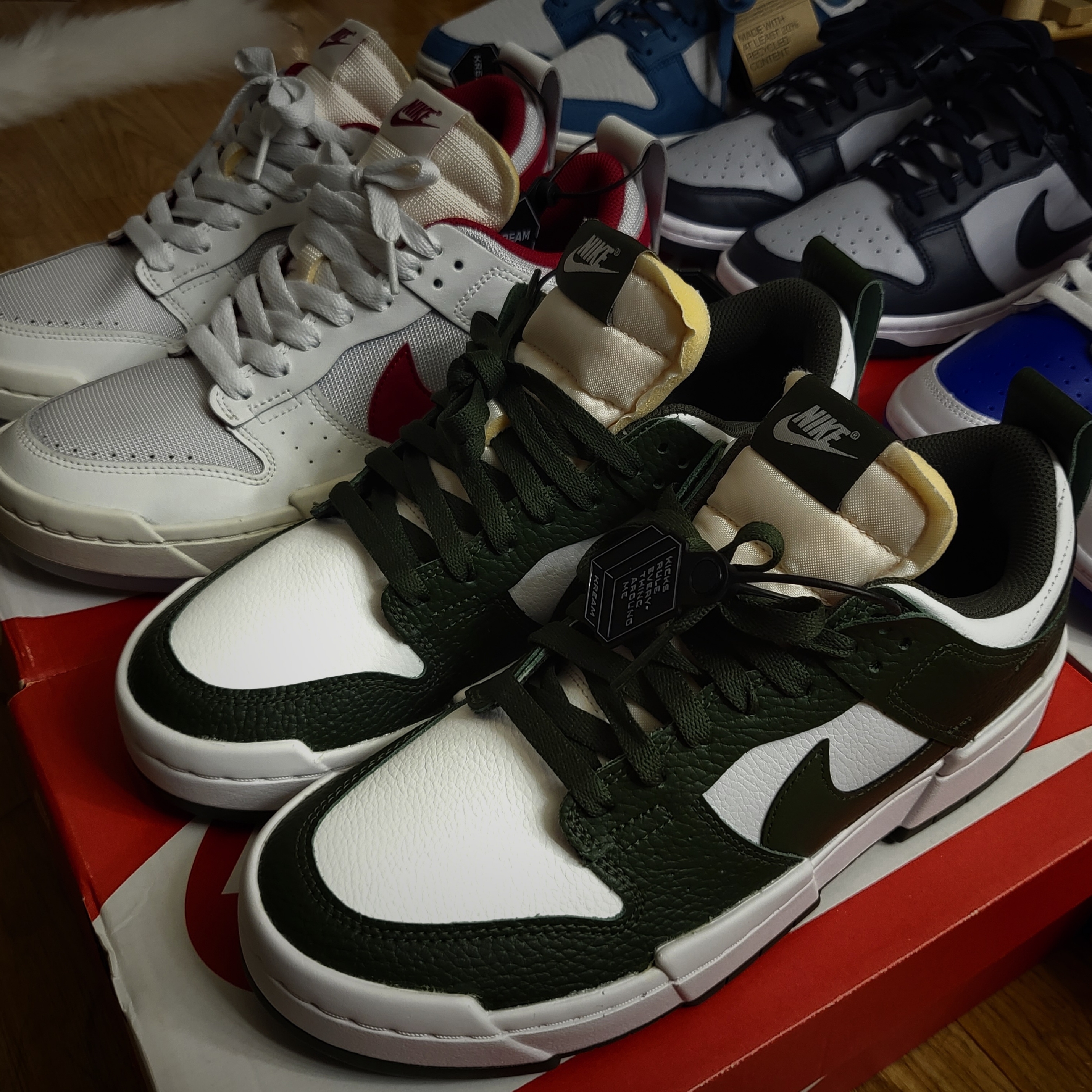 Nike Dunk Low Retro Racer Blue and White, Nike x NBA Dunk Low Retro EMB Black and Chile Red 착용 스타일 - 5