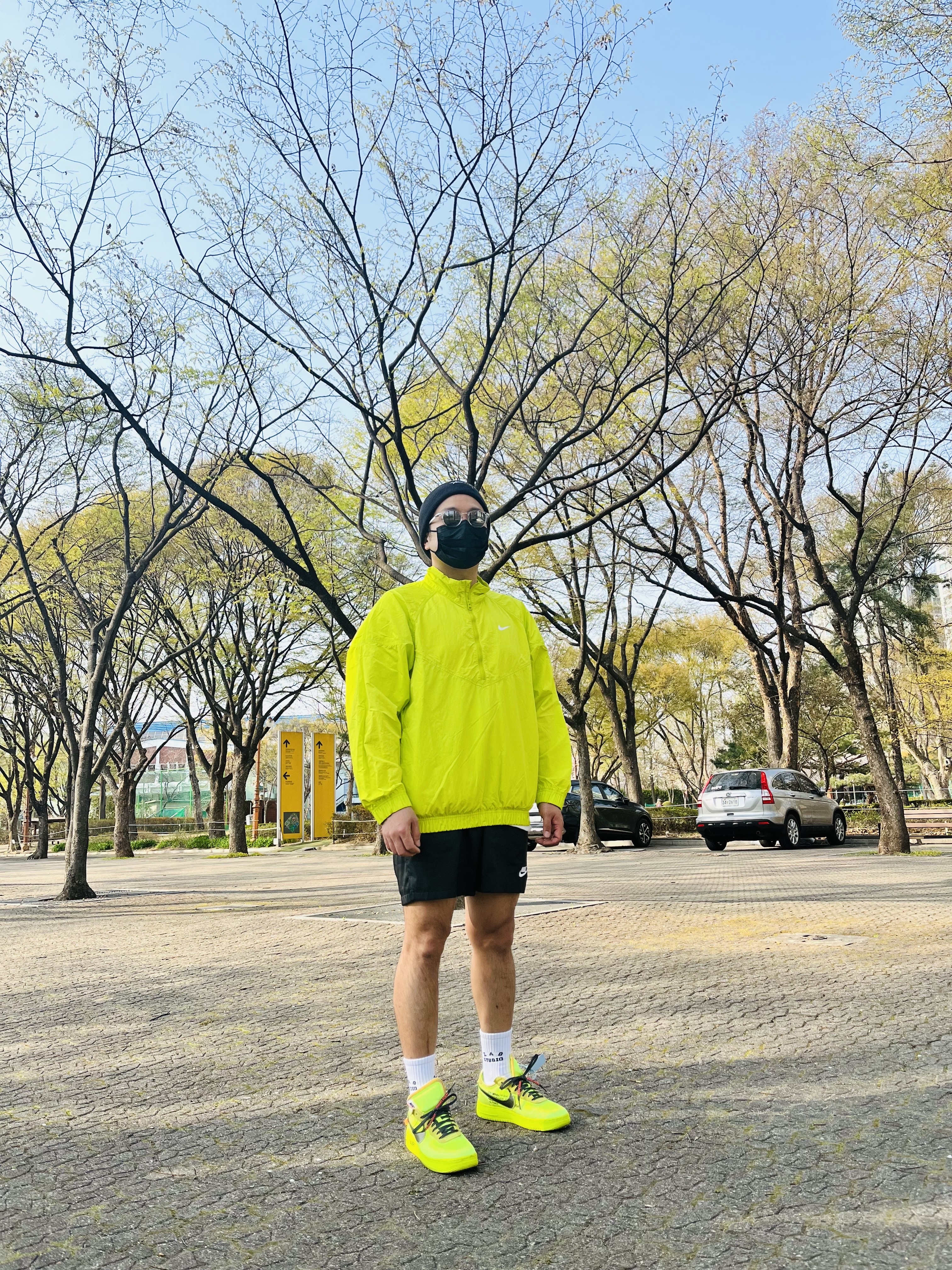 Nike x Off-White Air Force 1 Low Volt, Nike x Stussy Windrunner Jacket Bright Cactus 착용 스타일