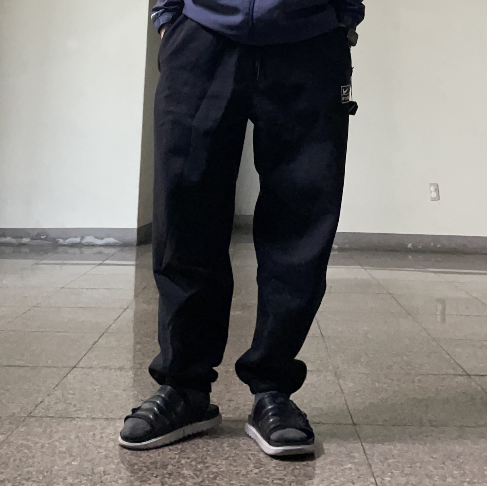 Nike x Stussy NRG RA Washed Fleece Pants Black (DN4030-010) 착용 스타일 - 4