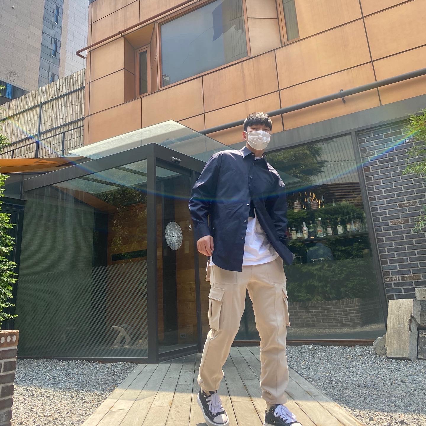 Wooyoungmi Flower Print Long Sleeve Back Logo T-Shirt Black - 22SS, Maison Mihara Yasuhiro Peterson OG Sole Canvas Low Sneakers Black 착용 스타일 - 2