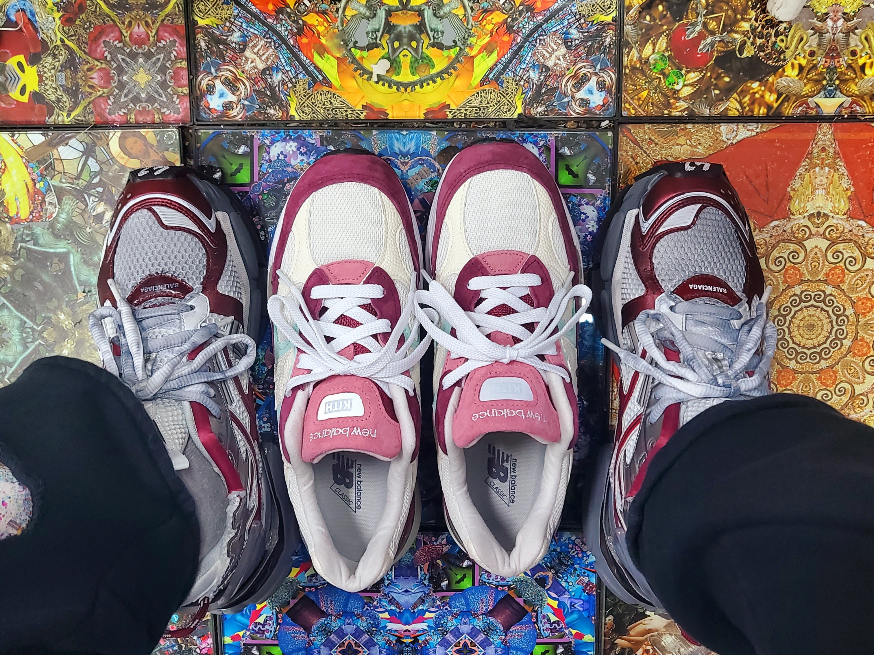 Balenciaga Runner Sneakers Grey Burgundy, New Balance x Kith 992 Made in USA Kithmas Burgundy Reef 착용 스타일