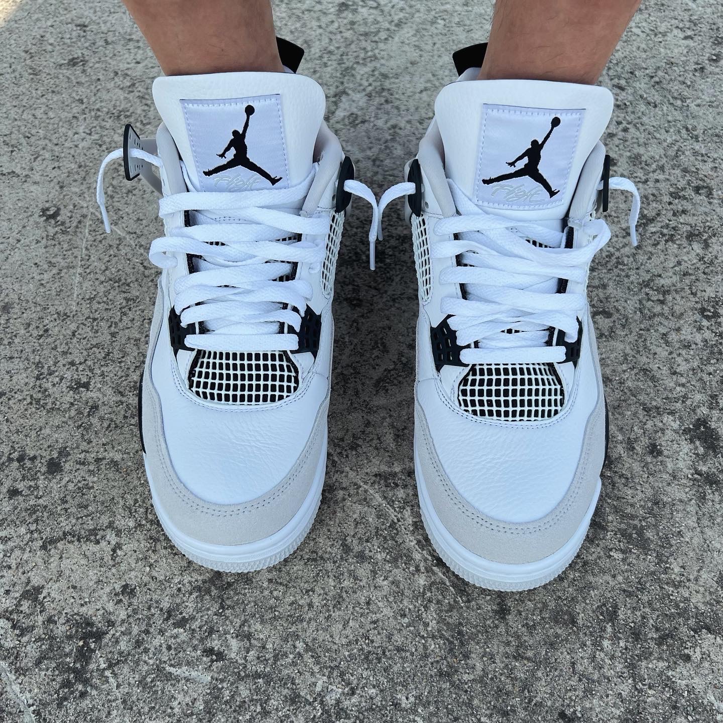 Jordan 4 Retro White and Black 착용 스타일 - 5