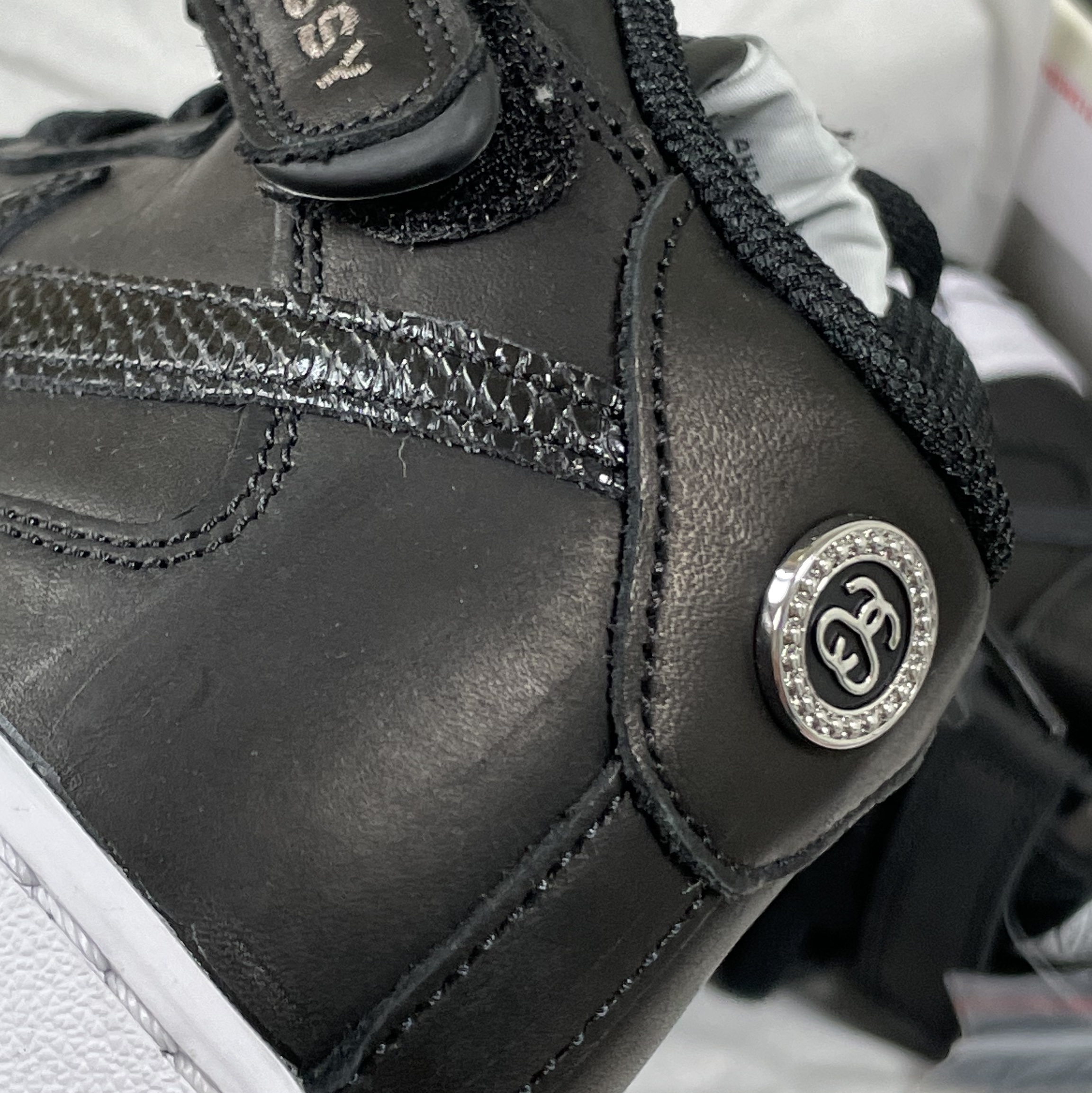 Nike x Stussy Air Force 1 '07 Mid SP Black 착용 스타일 - 2
