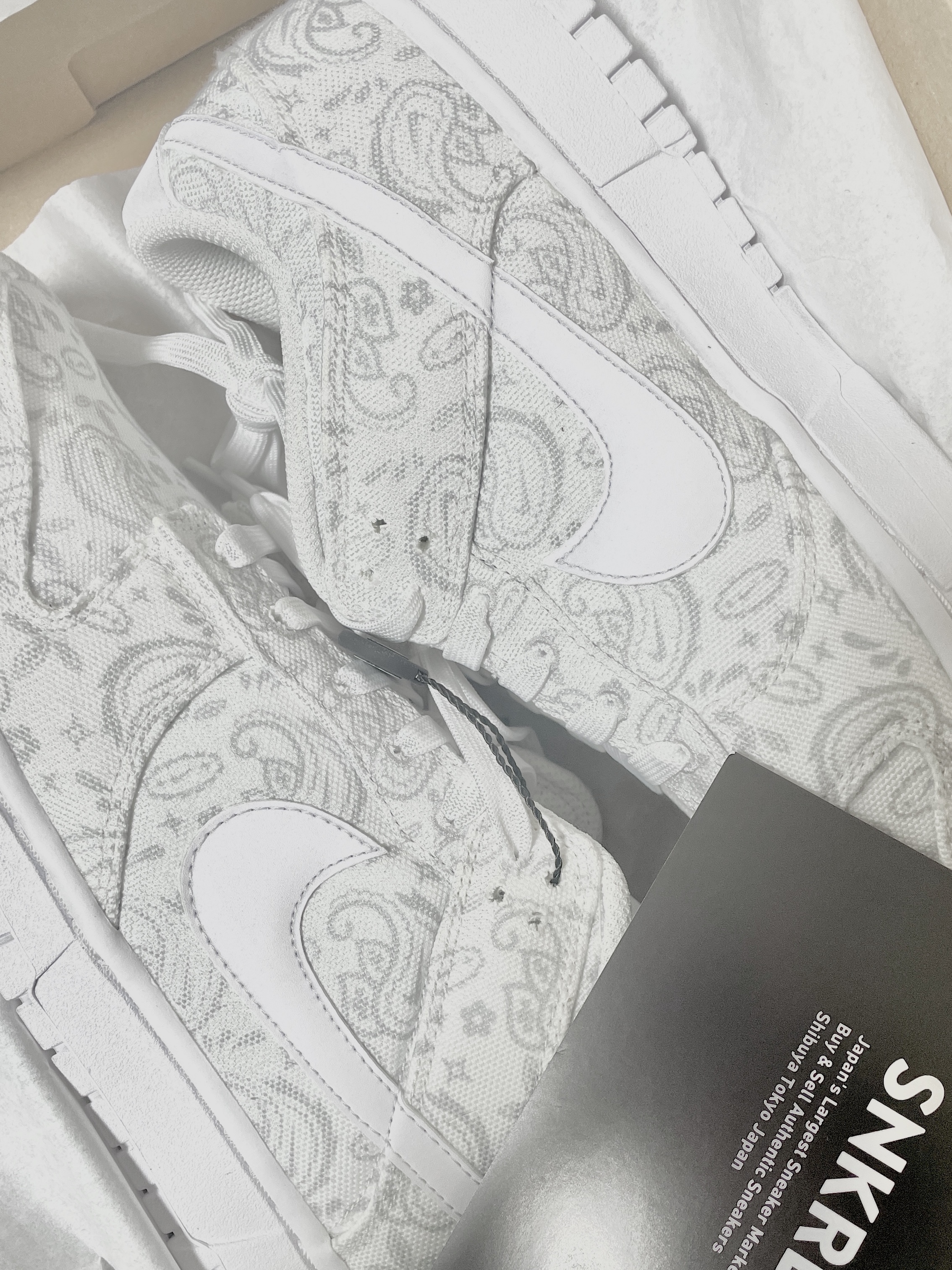 (W) Nike Dunk Low Essential White Paisley 착용 스타일