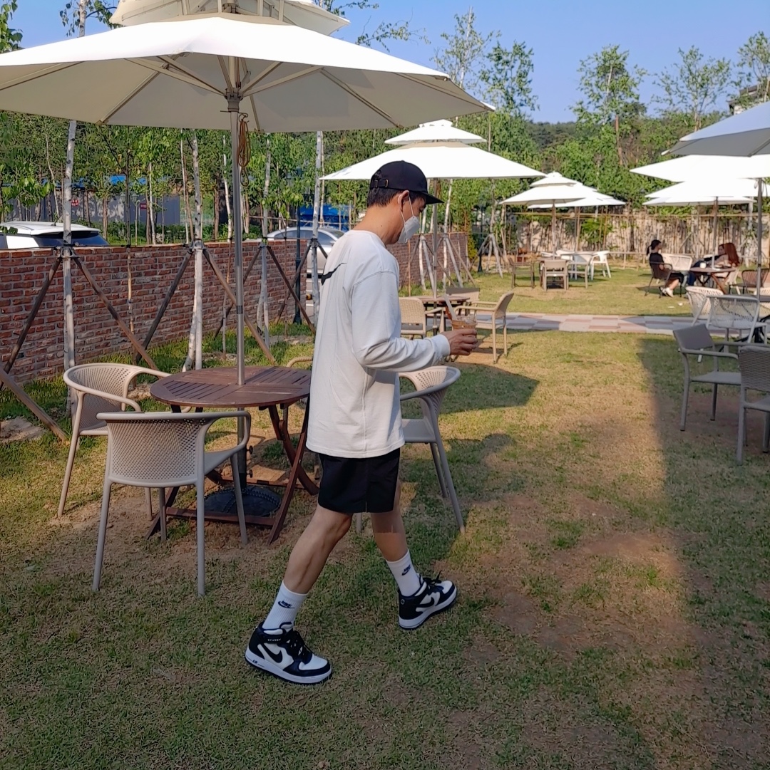 Nike x Stussy Air Force 1 '07 Mid SP Black and Light Bone, Nike x Stussy Big Swoosh LS T-Shirt White - US/EU 착용 스타일 - 3