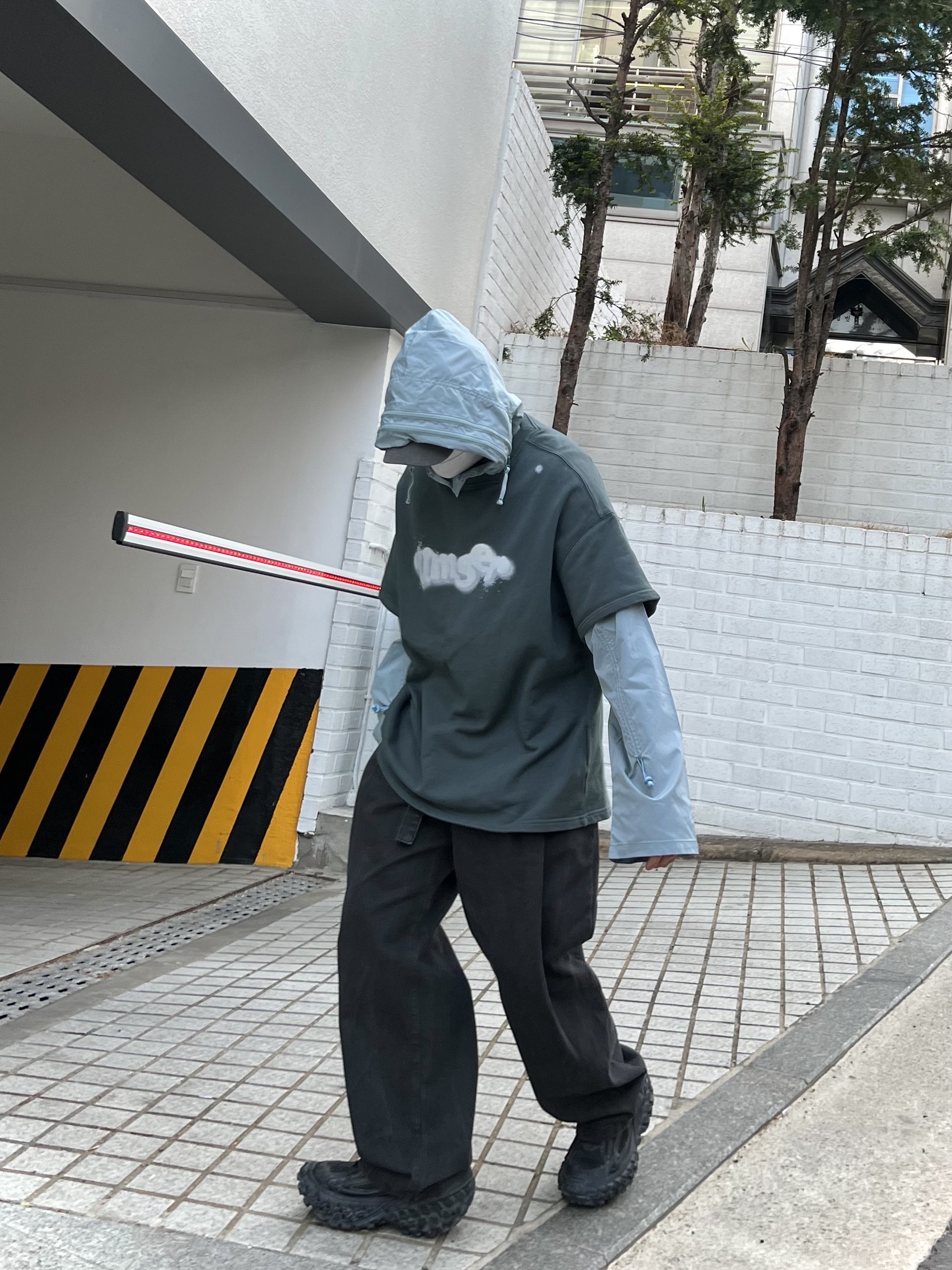 Balenciaga Defender Sneakers Black 착용 스타일 - 3