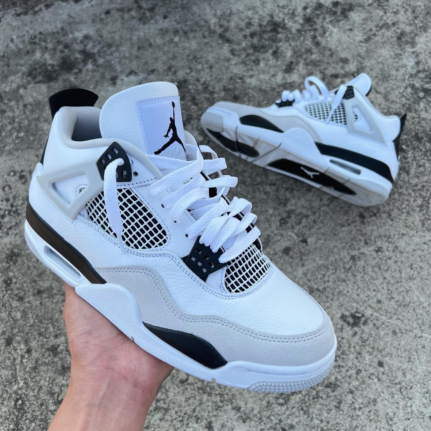 Jordan 4 Retro White and Black 착용 스타일 - 1