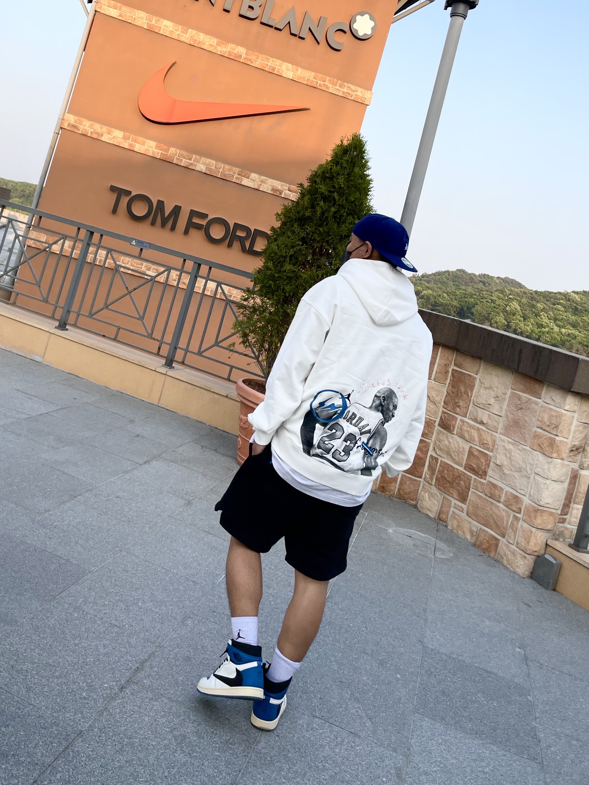 Jordan 1 x Travis Scott x Fragment Retro High OG SP Military Blue, Jordan x Travis Scott x Fragment Shorts Black (DJ0617-010) 착용 스타일 - 2