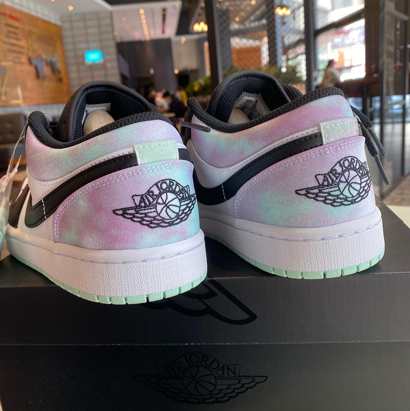 Jordan 1 Low SE White Black Tie-Dye 착용 스타일 - 3