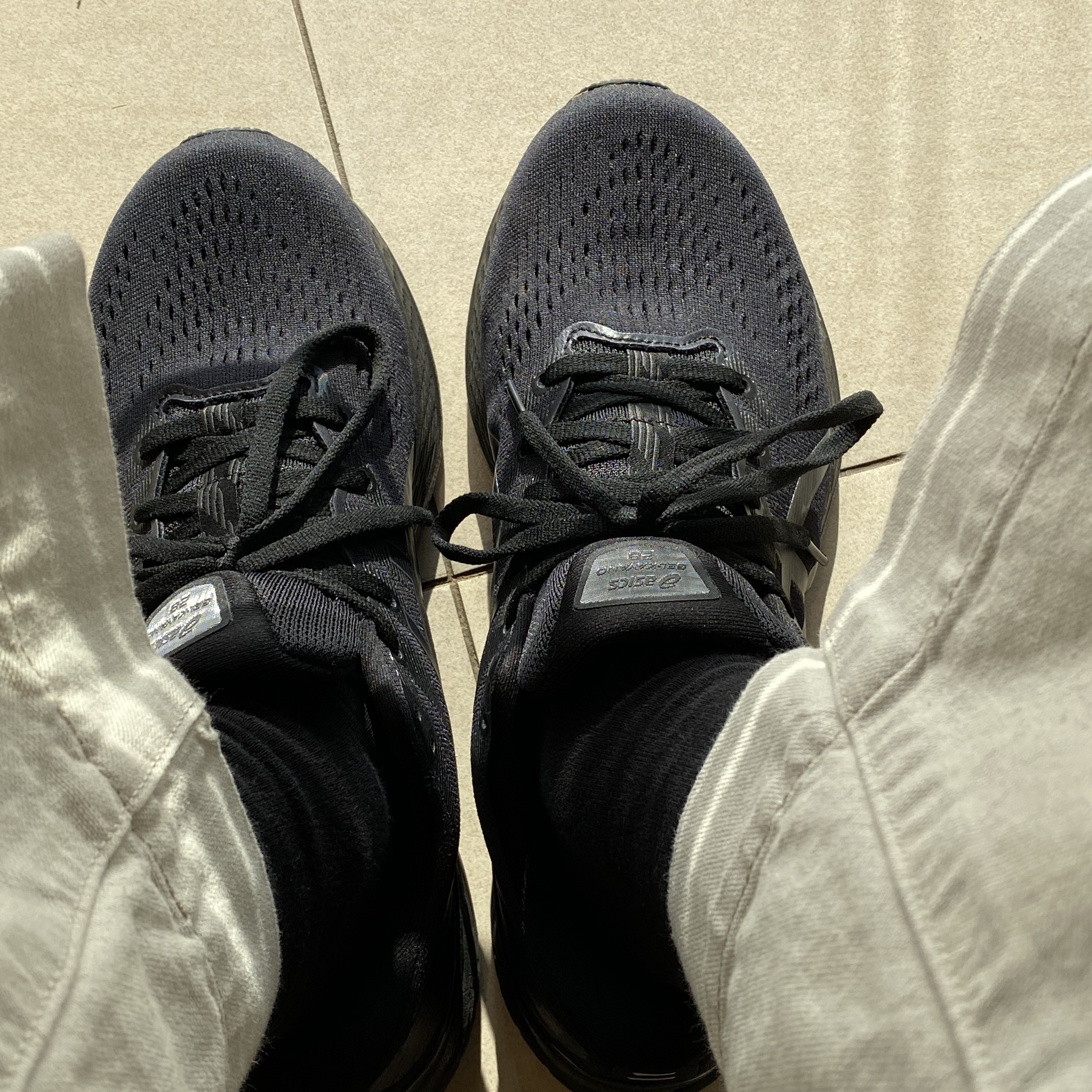 Asics Gel-Kayano 28 Black - 4E Extra Wide 착용 스타일