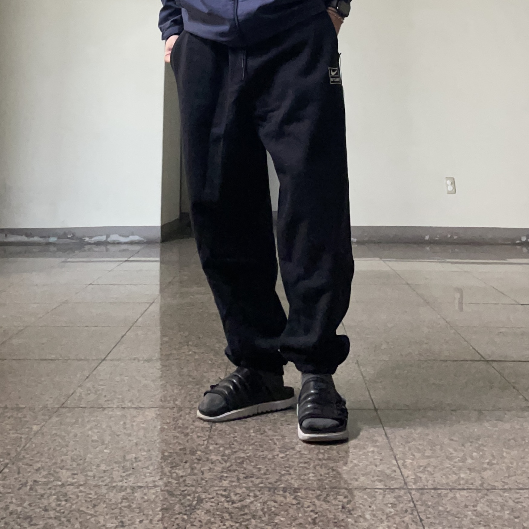 Nike x Stussy NRG RA Washed Fleece Pants Black (DN4030-010) 착용 스타일 - 3