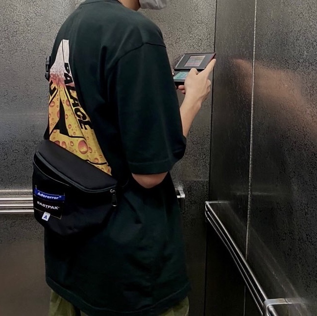 Ader Error x Eastpak Up-Down Sling Black, Palace Tri-Lager T-Shirt Black - 20FW 착용 스타일