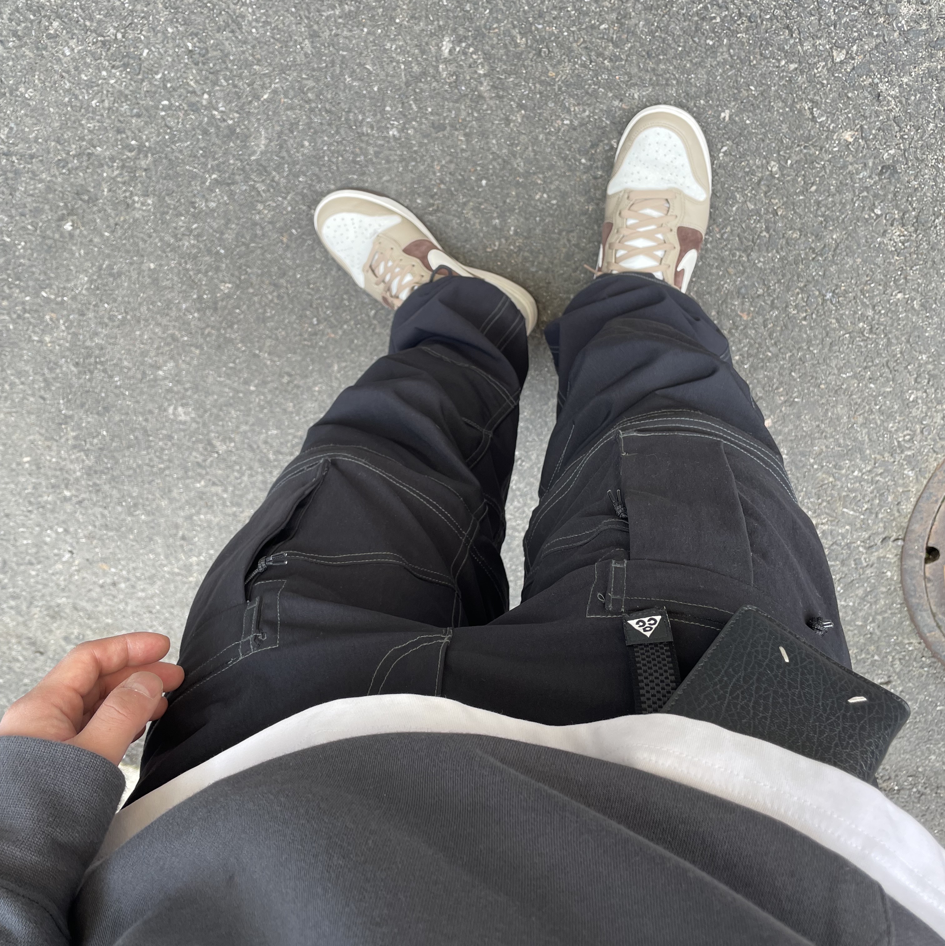 Nike ACG Smith Summit Cargo Pants Black Summit White - Asia, Nike Dunk High Retro PRM Light Chocolate 착용 스타일