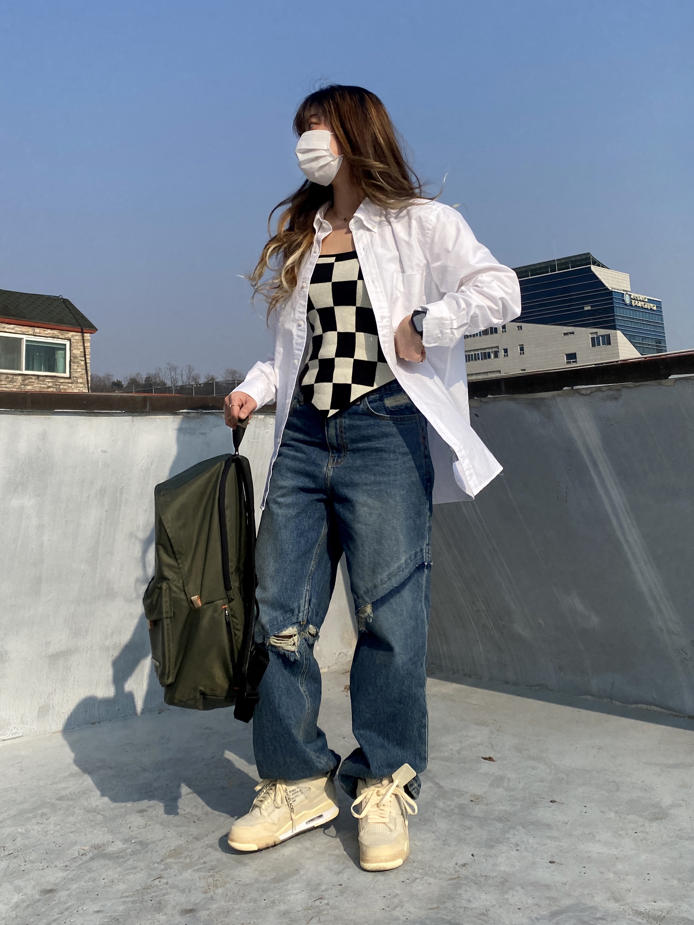 (W) Jordan 4 x Off-White Retro SP Sail 착용 스타일 - 1