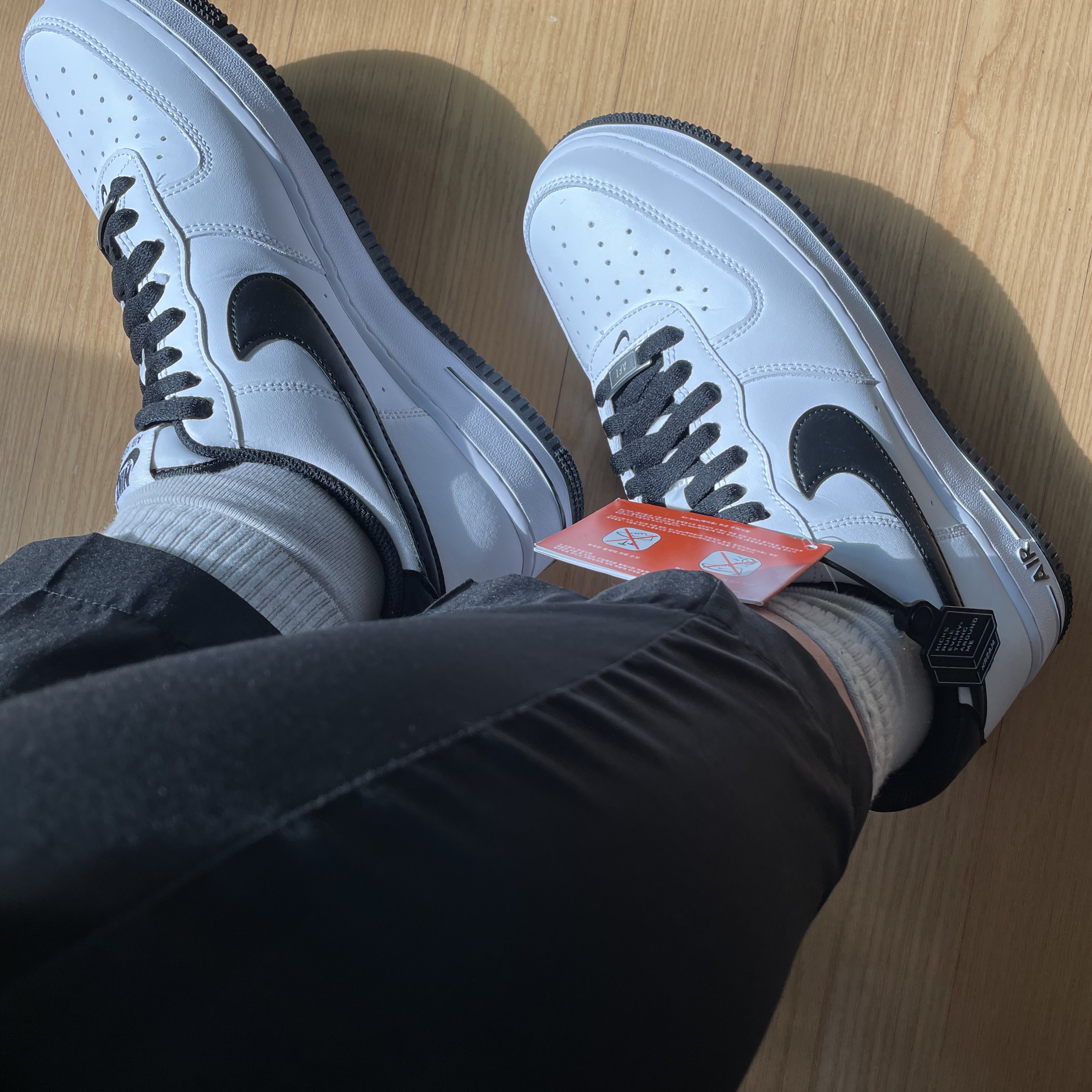 Nike Air Force 1 '07 White Black 착용 스타일 - 2