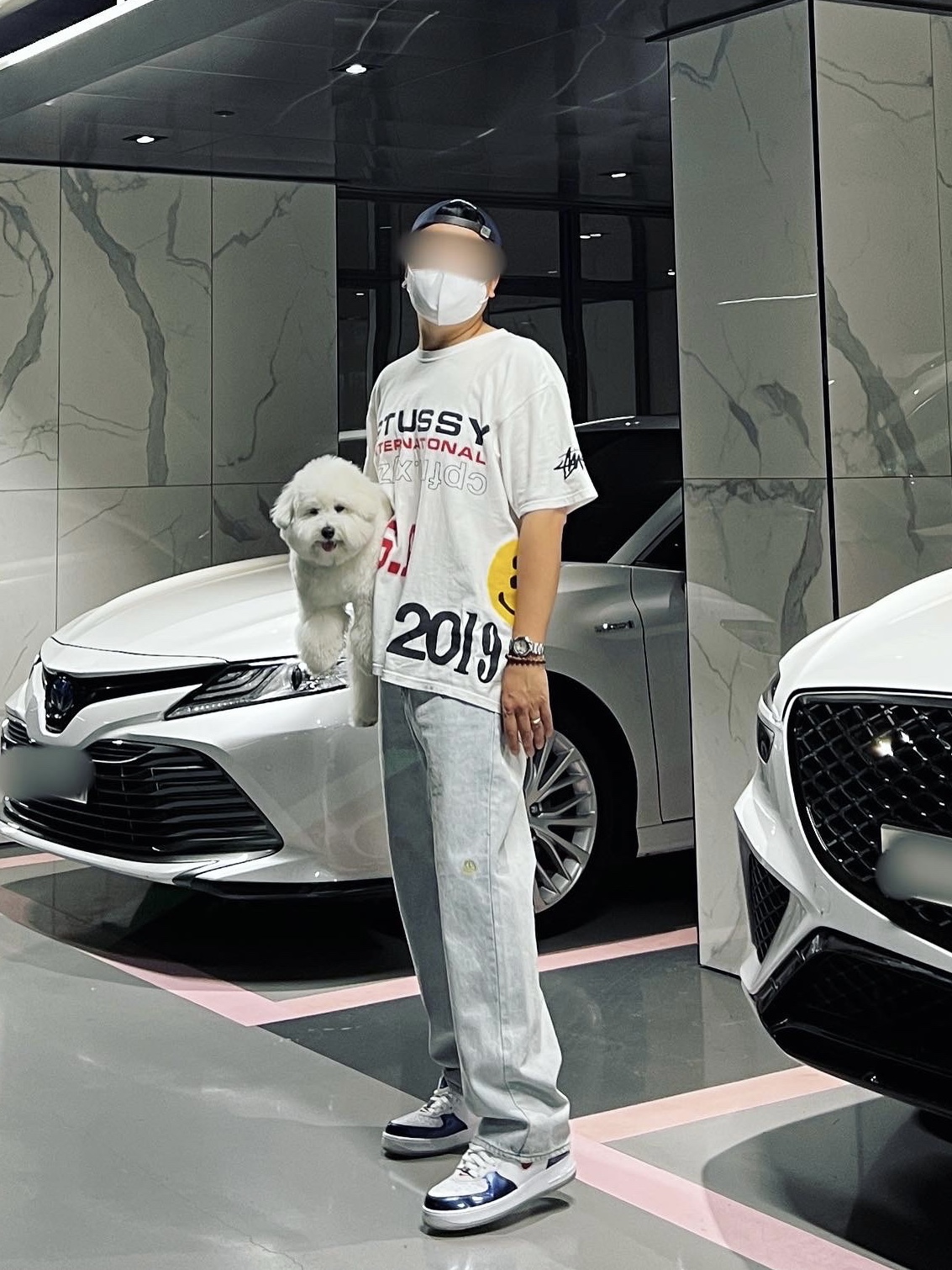 Stussy x Cactus Plant Flea Market USA 2019 T-Shirt White, Nike Air Force 1 Mid QS University Red and Midnight Navy 착용 스타일 - 2