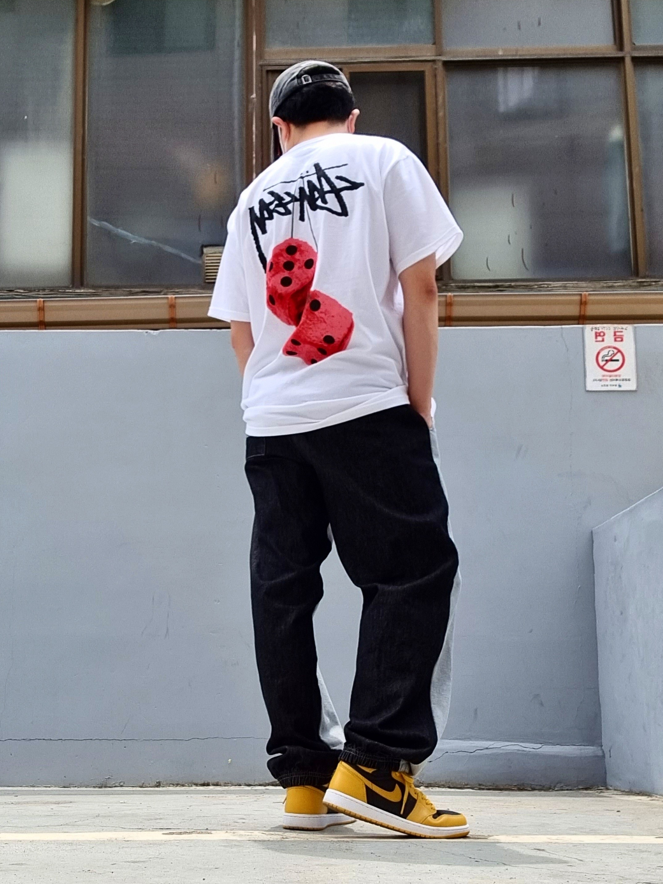 Stussy Fuzzy Dice T-Shirt White, Jordan 1 Retro High OG Pollen 착용 스타일 - 2