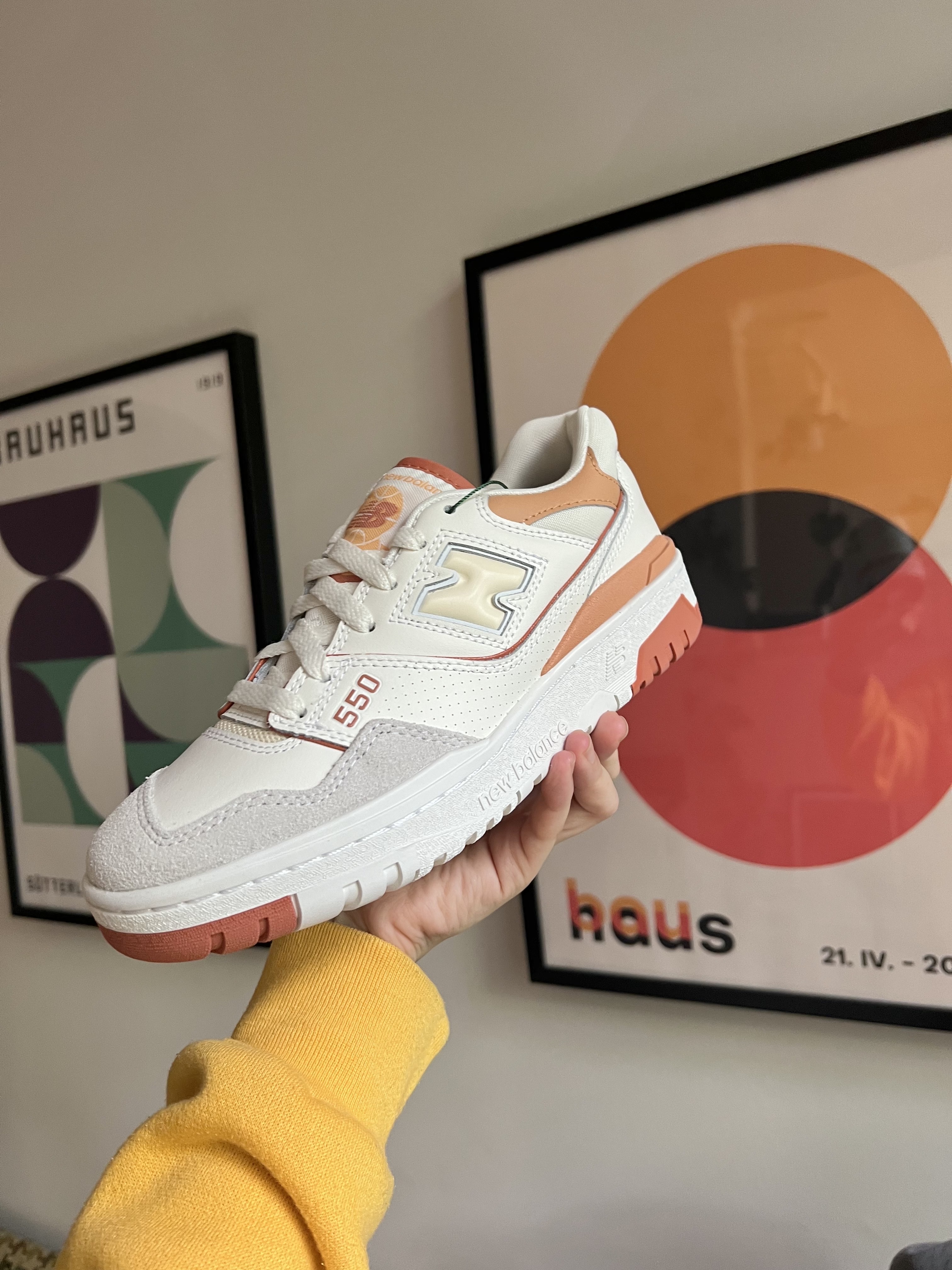 (W) New Balance 550 White Au Lait - B Standard 착용 스타일 - 1