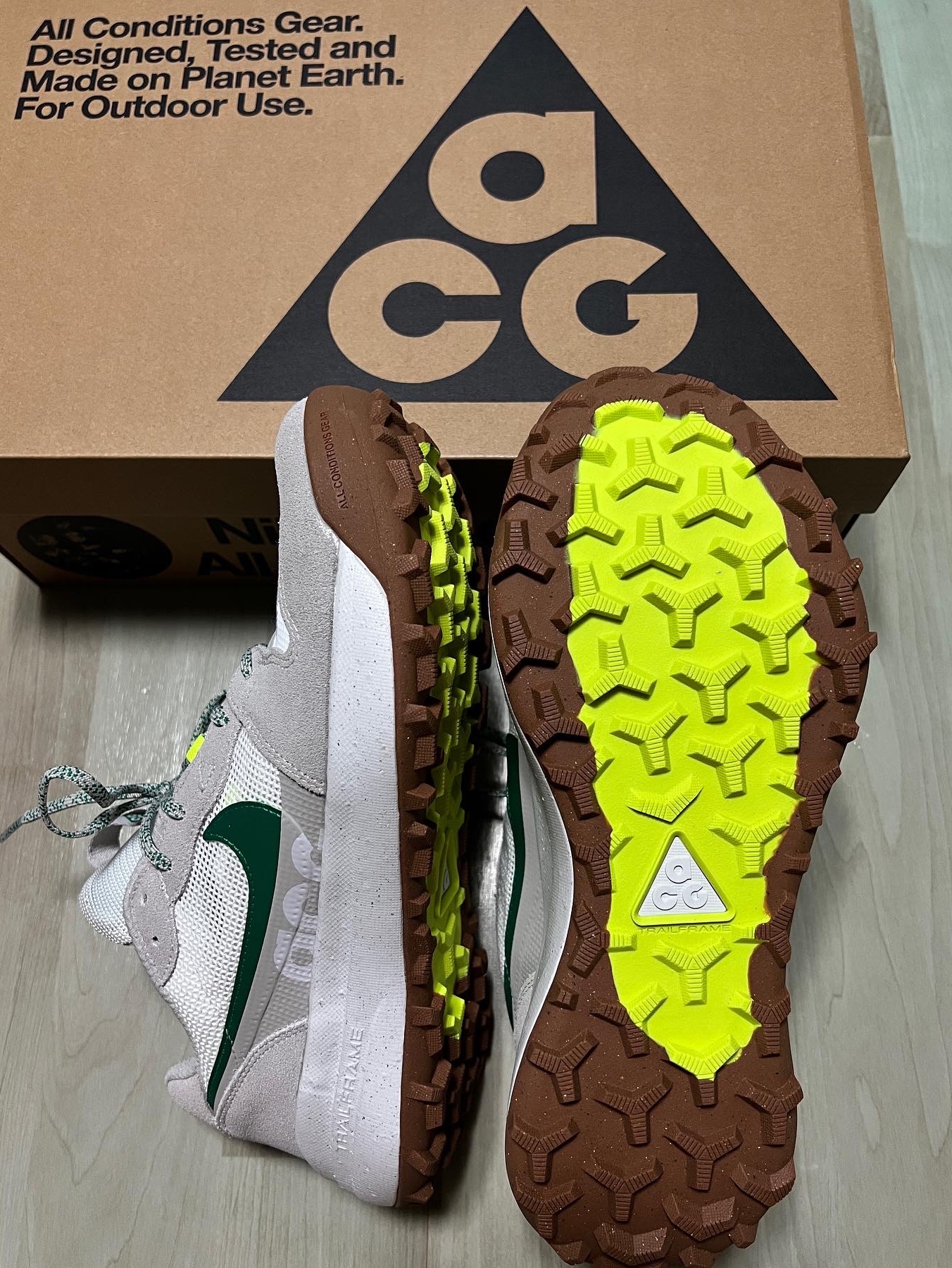 Nike ACG Lowcate Light Iron Ore 착용 스타일 - 3