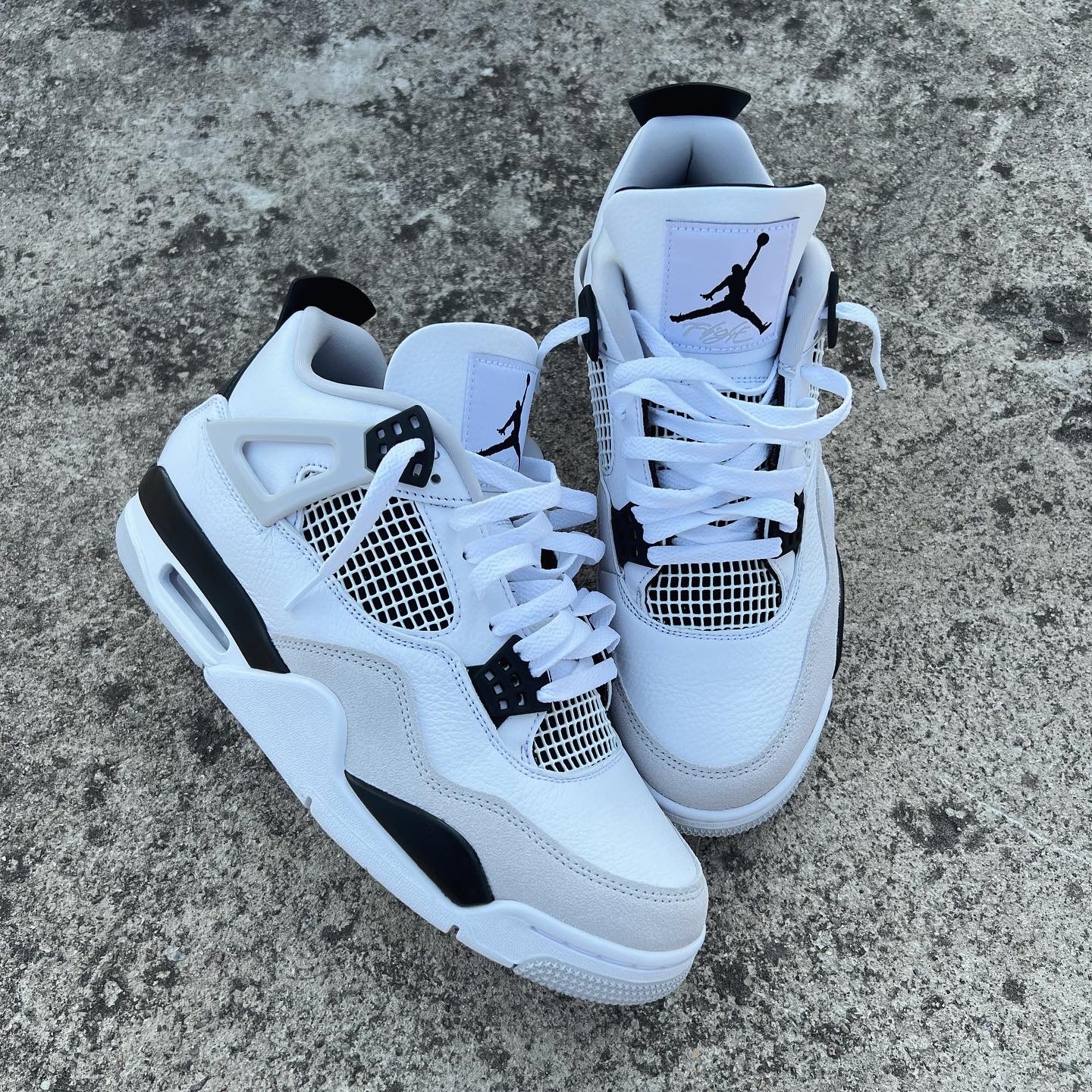 Jordan 4 Retro White and Black 착용 스타일 - 3